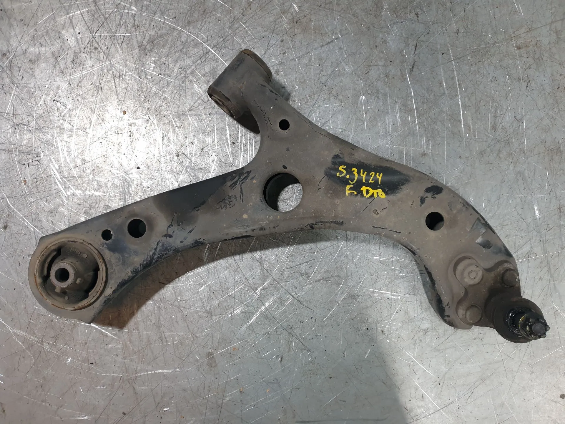 Braço de suspensão frente direito TOYOTA Corolla Touring Sports (_E21_)