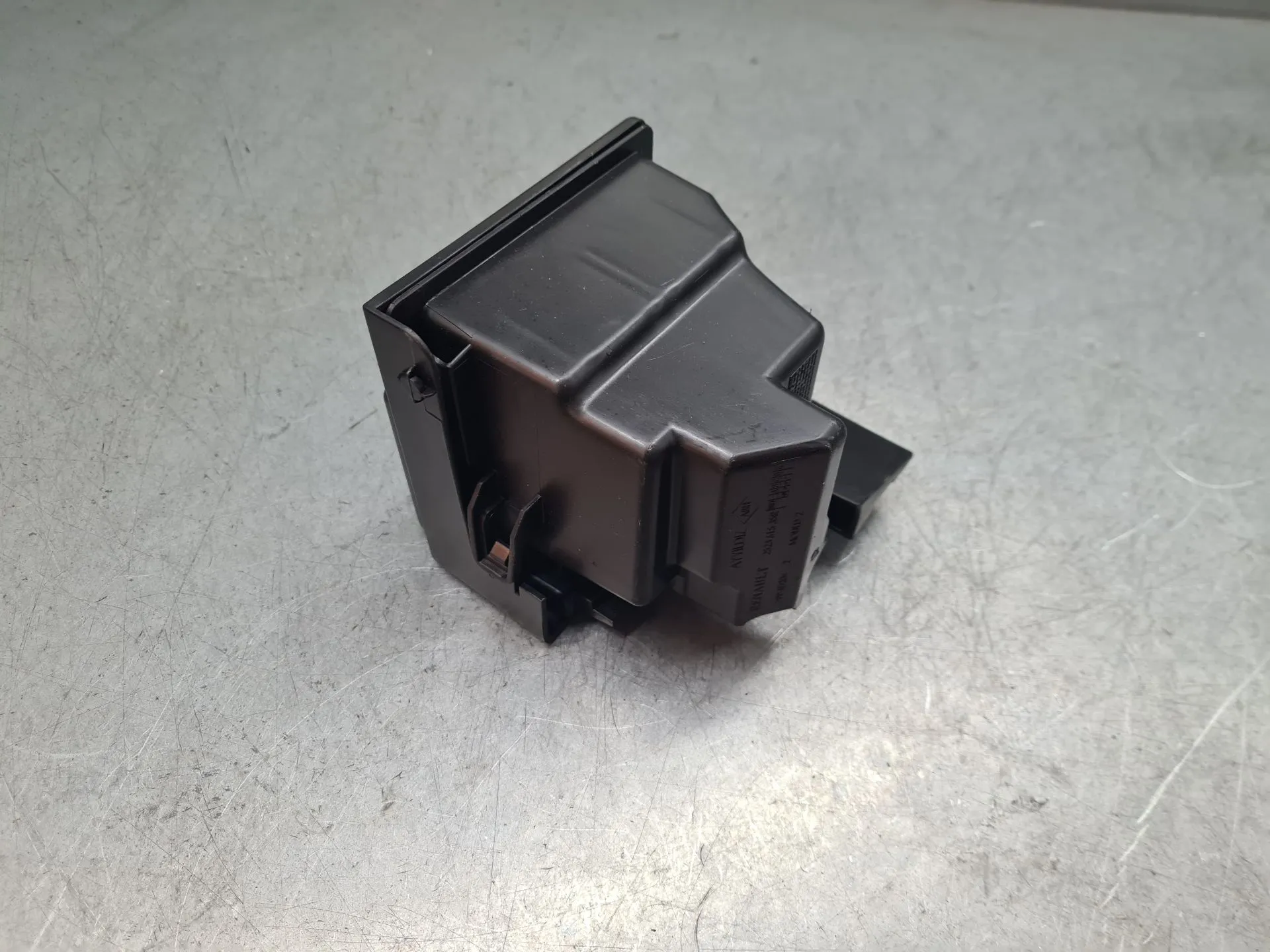 Involúcro / Carcaça dos Fusíveis DACIA Duster III (P1310) Imagem-2