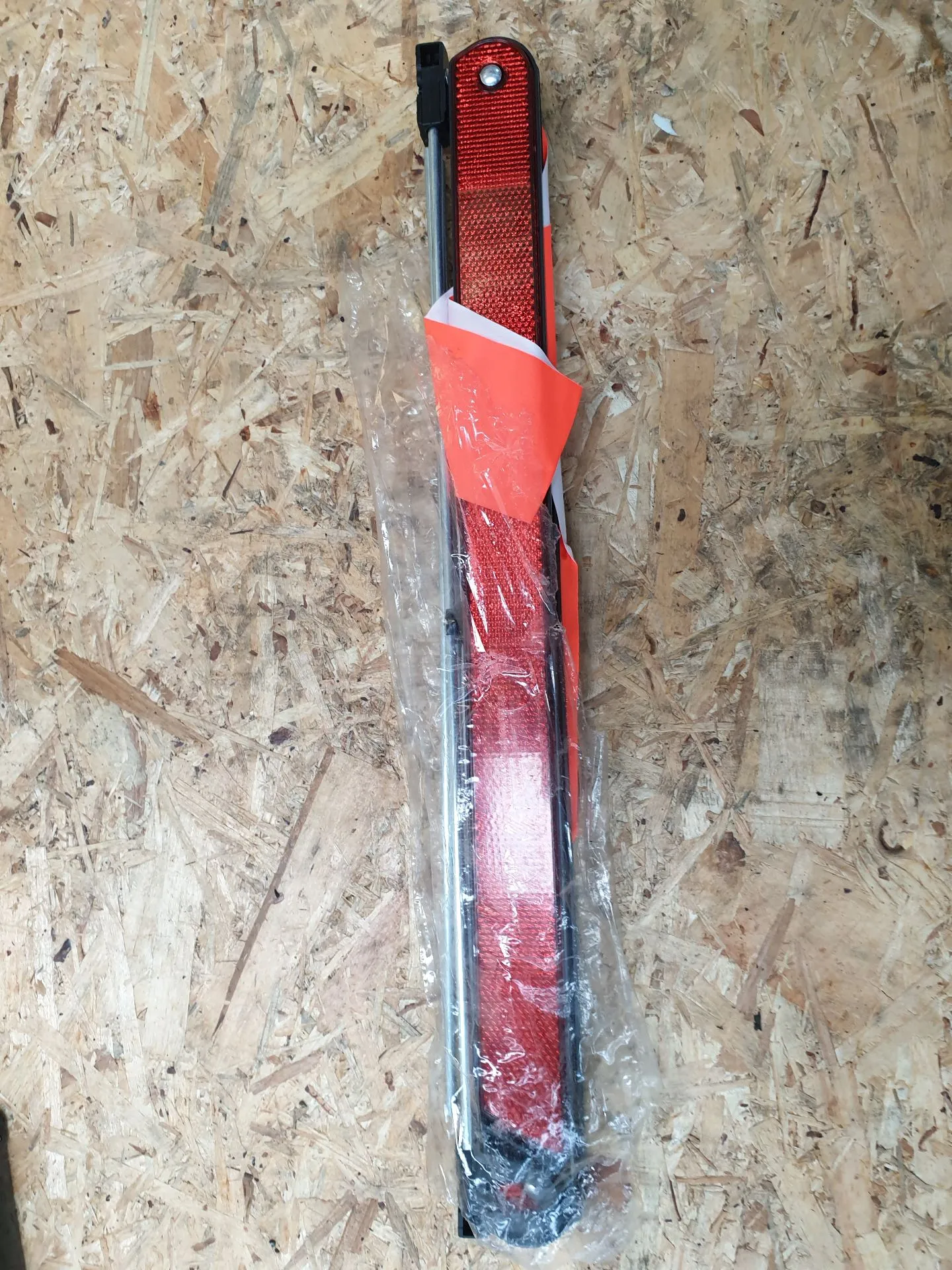 Triangle de présignalisation FORD C-Max II (DXA/CB7, DXA/CEU)