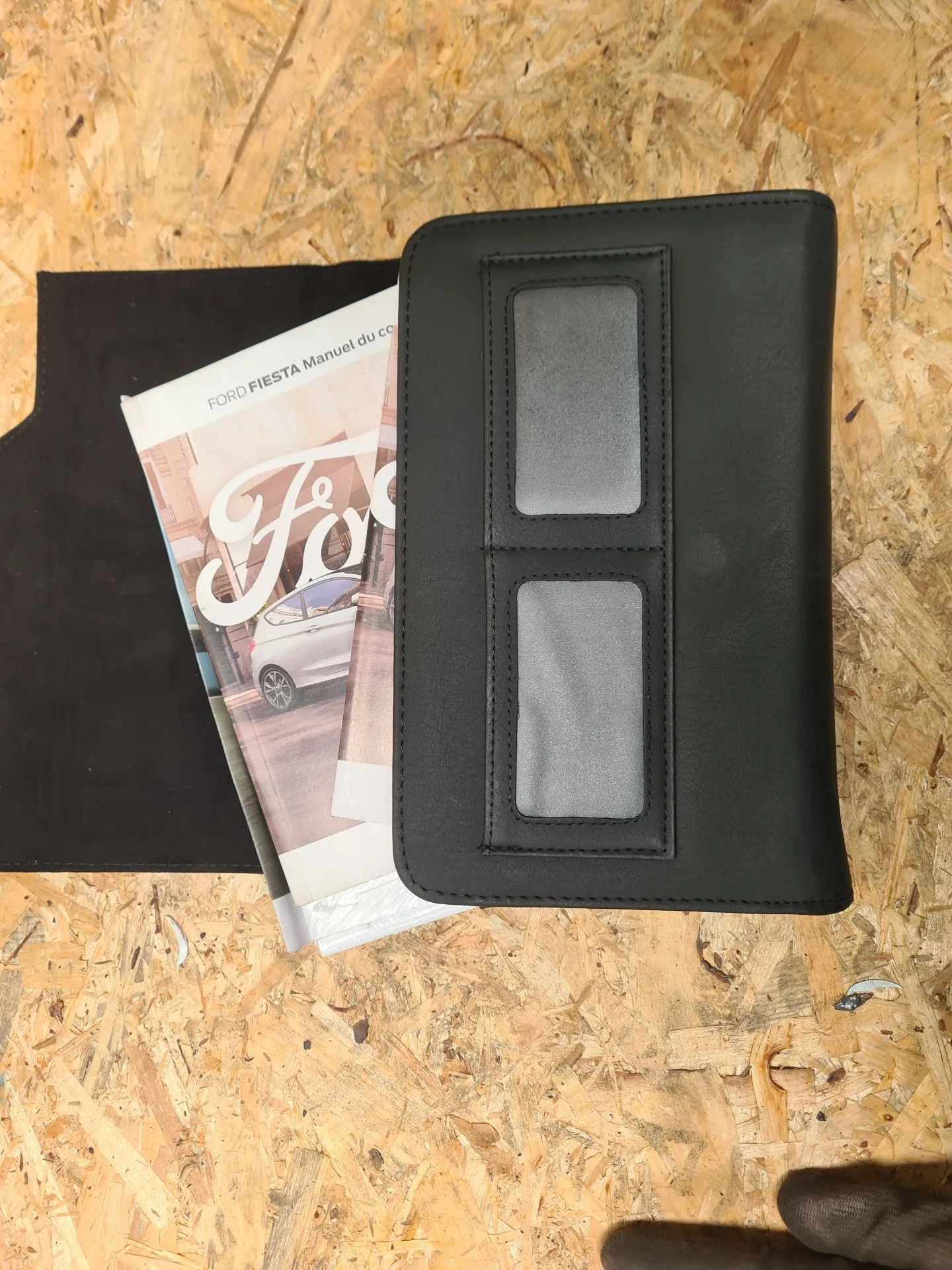 Borsa con manuale dell’utente del veicolo FORD Fiesta VII (HJ, HF) Imagem-1