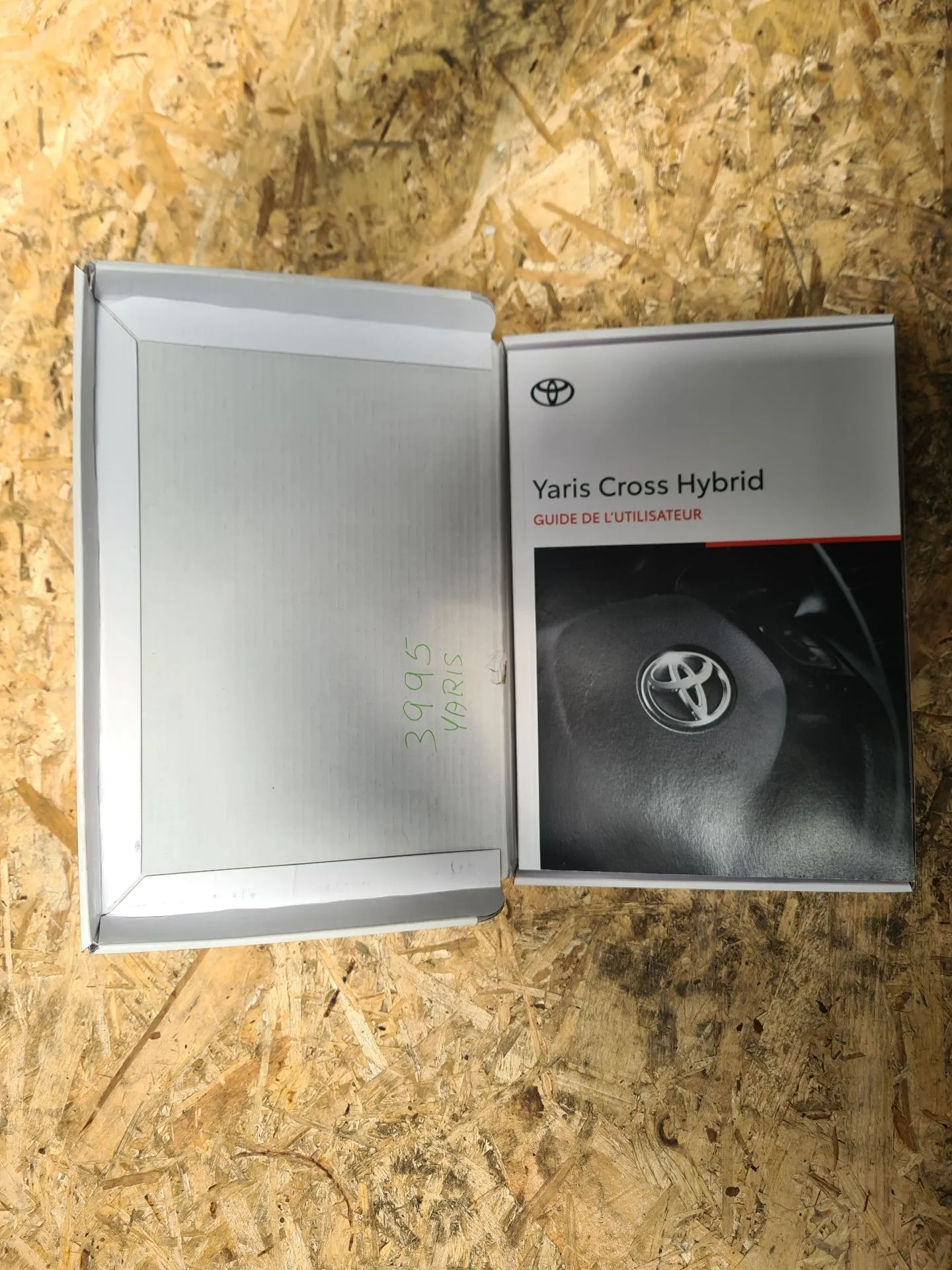 Borsa con manuale dell’utente del veicolo TOYOTA Yaris Cross (MXP_) Imagem-1