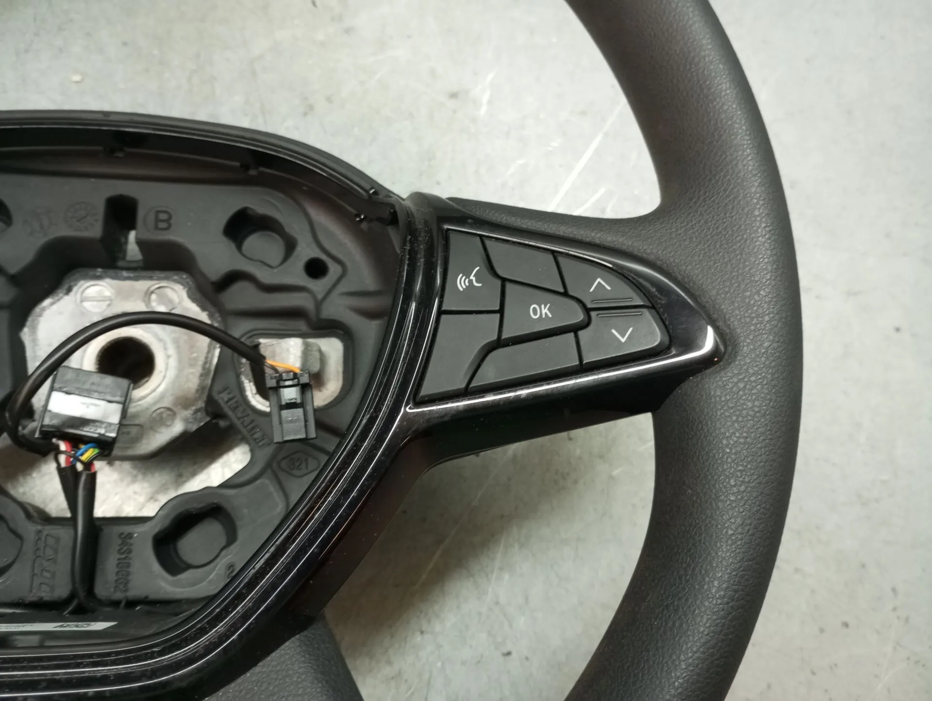 Volante DACIA Sandero III Imagem-2