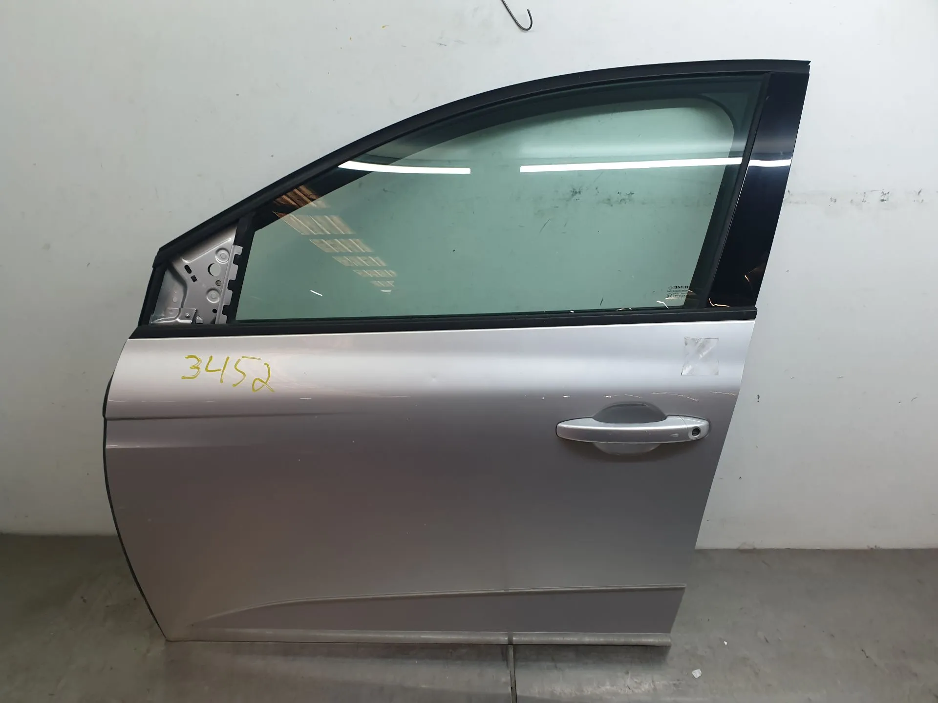 Left front Door RENAULT Megane IV (B9A/M_)
