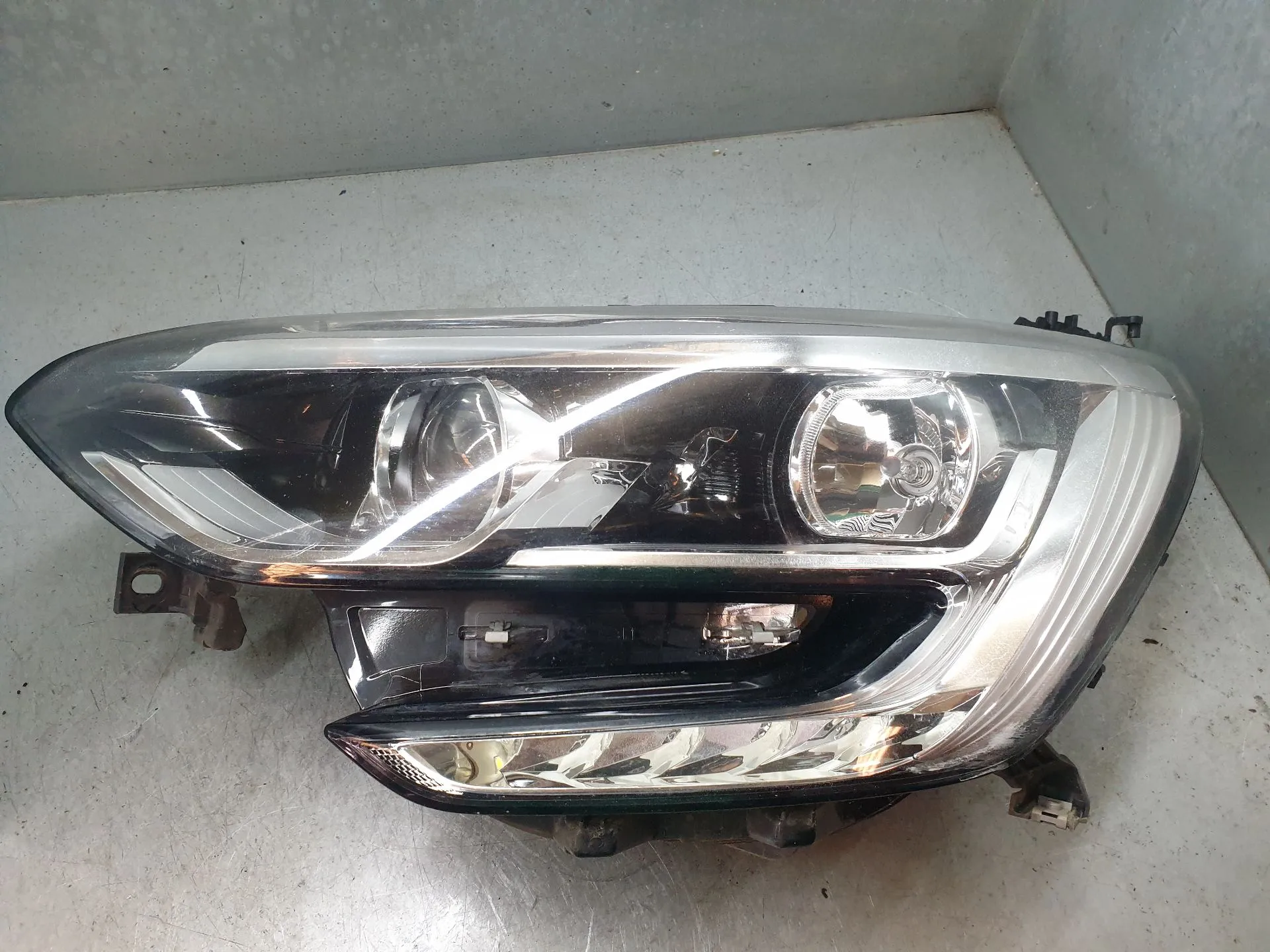Ótica / farol esquerda RENAULT Megane IV (B9A/M_)