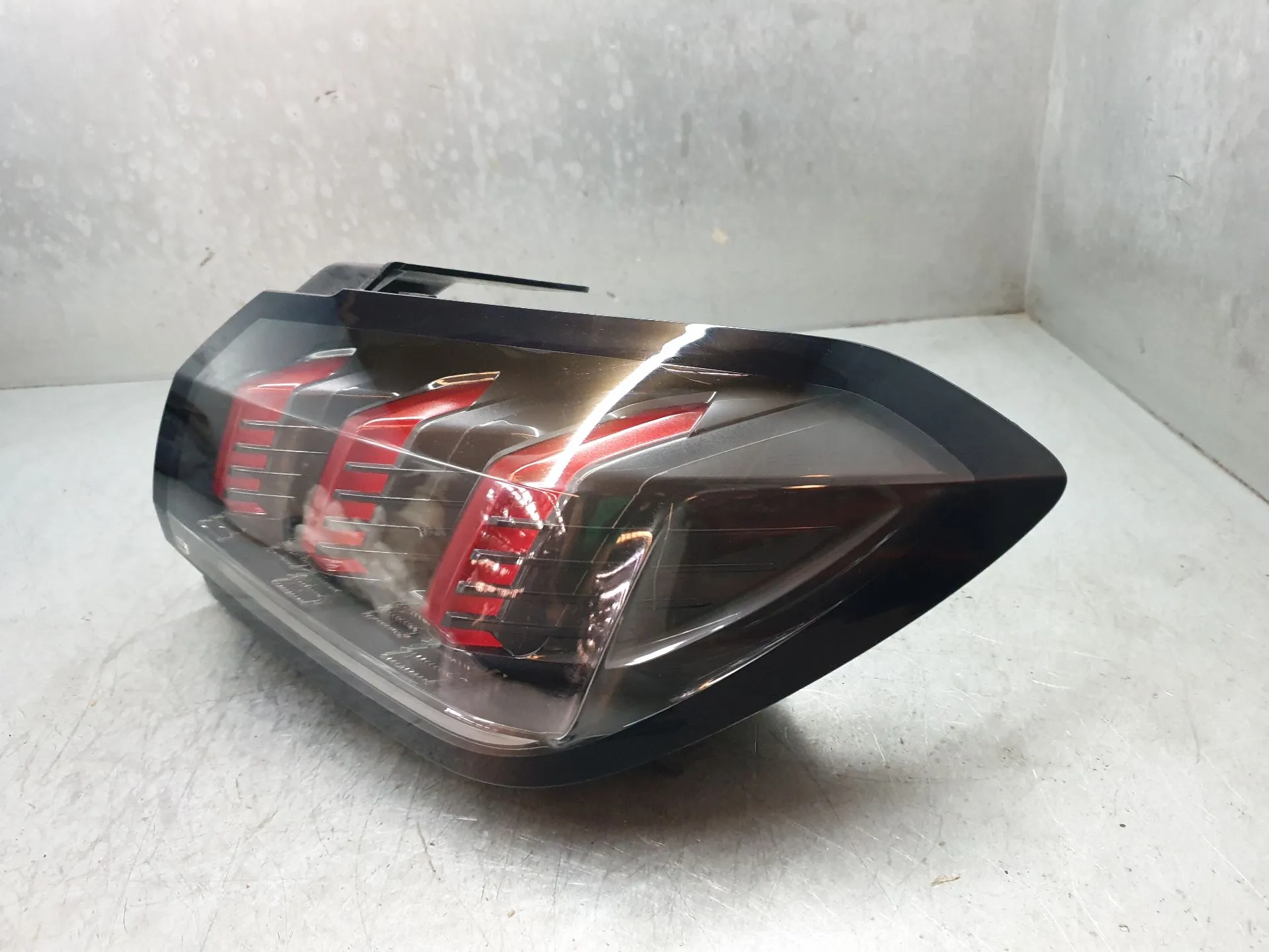 Right Tail light PEUGEOT 208 II Imagem-1