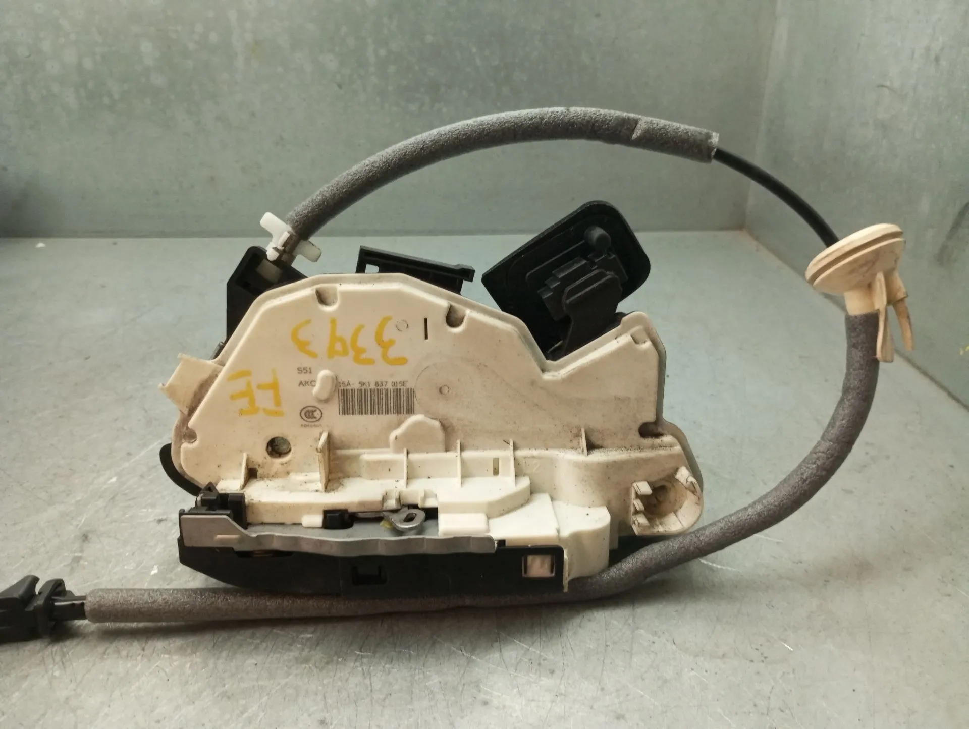 Fechadura / fecho porta frente esquerdo VOLKSWAGEN Golf VII (5G1, BQ1, BE1, BE2)