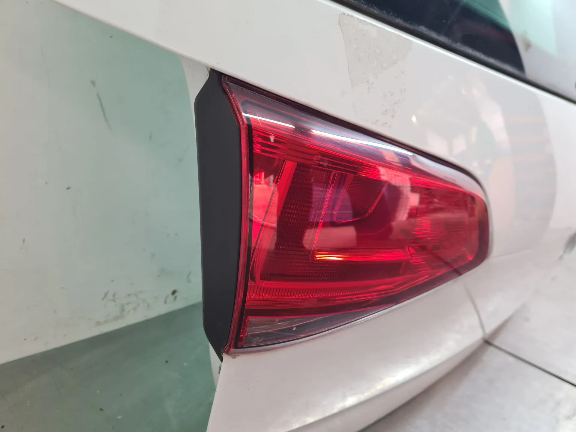 Feu de coffre Gauche VOLKSWAGEN Golf VII (5G1, BQ1, BE1, BE2) Imagem-2