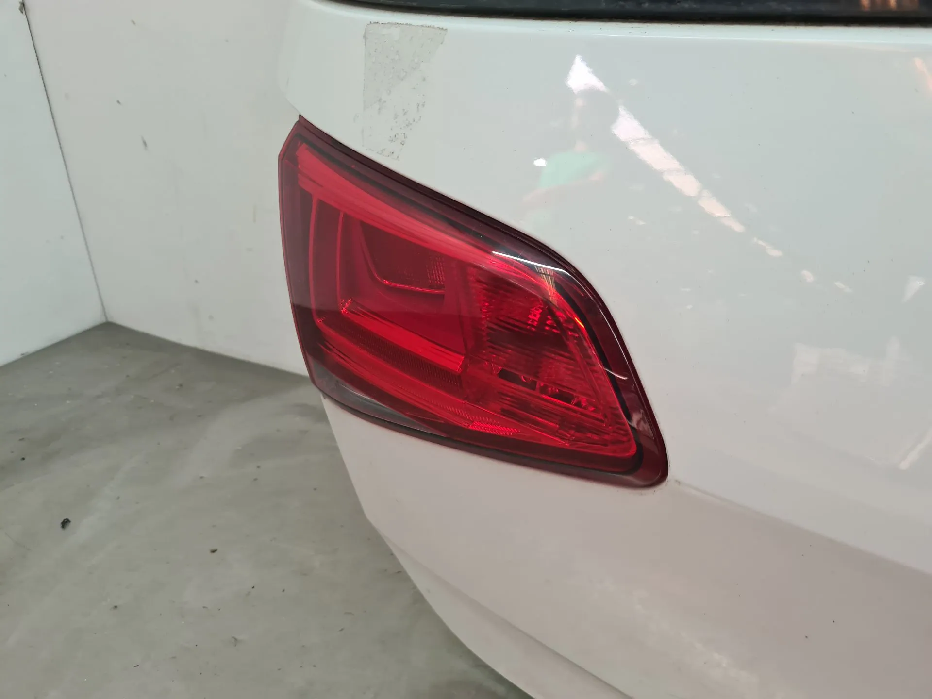 Feu de coffre Gauche VOLKSWAGEN Golf VII (5G1, BQ1, BE1, BE2) Imagem-1