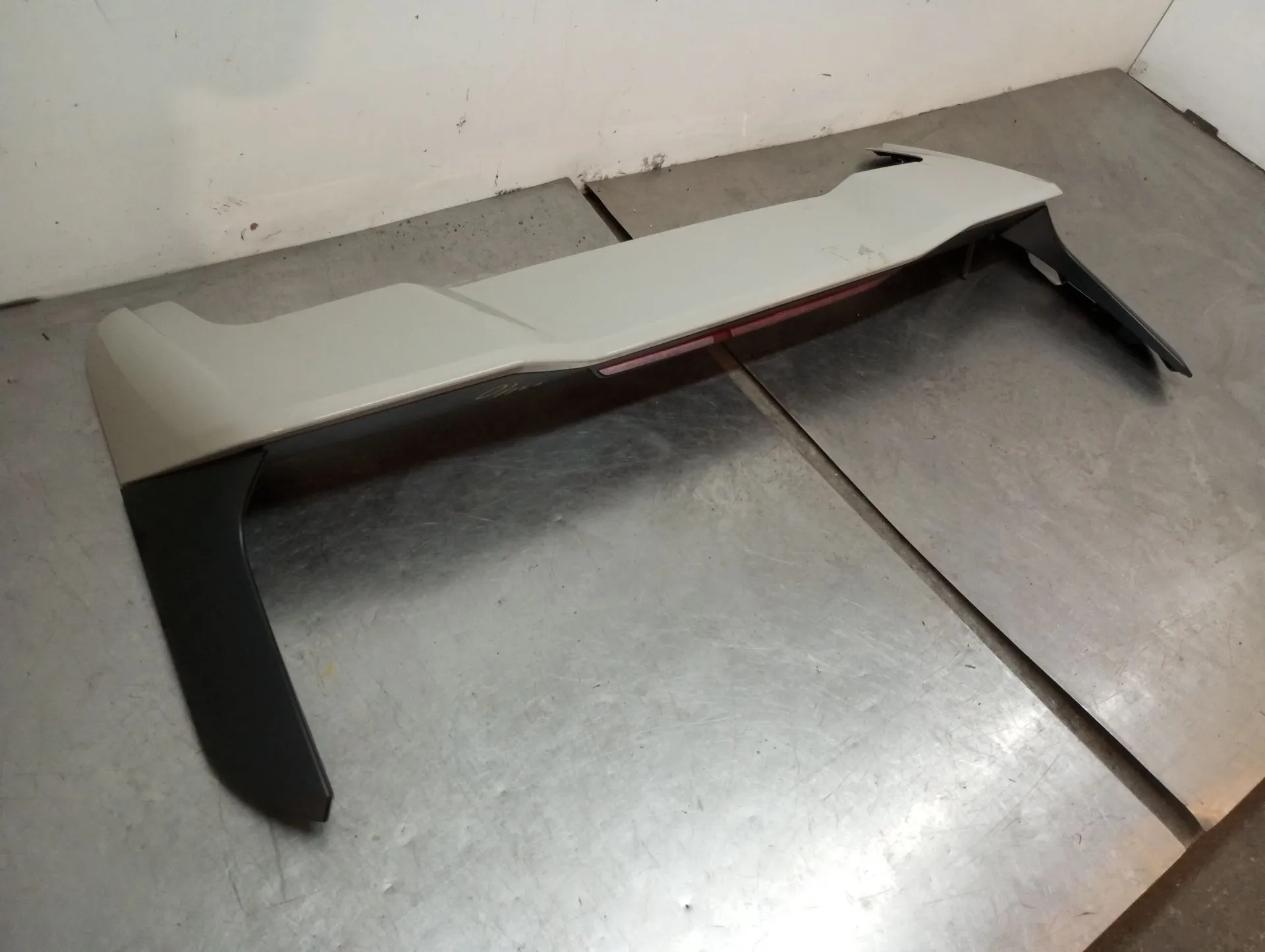 Spoiler / aileron da tampa da mala DACIA Duster III (P1310) Imagem-1