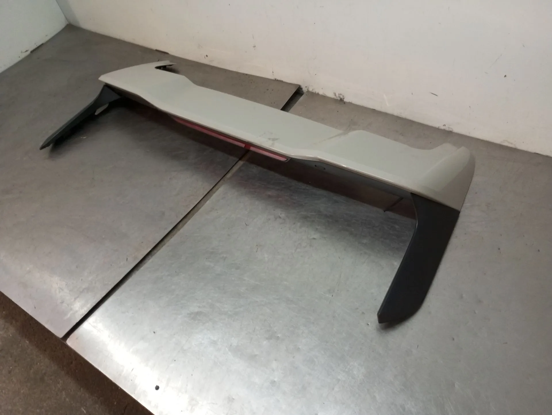 Spoiler / aileron da tampa da mala DACIA Duster III (P1310) Imagem-2