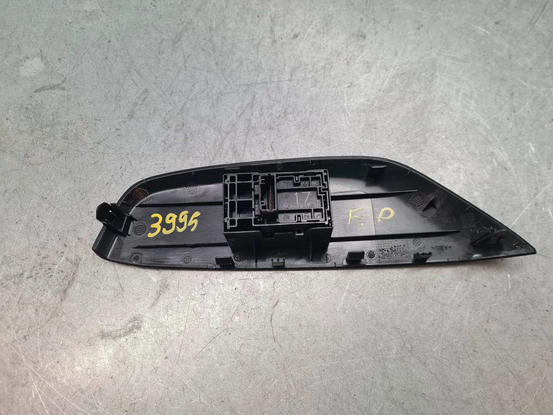 Mando / interruptor elevalunas delantero derecho TOYOTA Yaris Cross (MXP_) Imagem-3