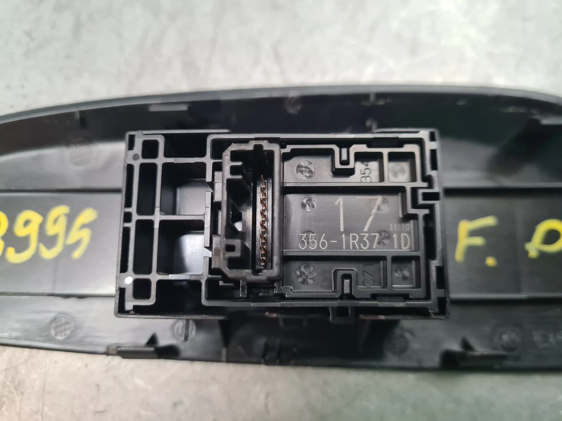 Mando / interruptor elevalunas delantero derecho TOYOTA Yaris Cross (MXP_) Imagem-4