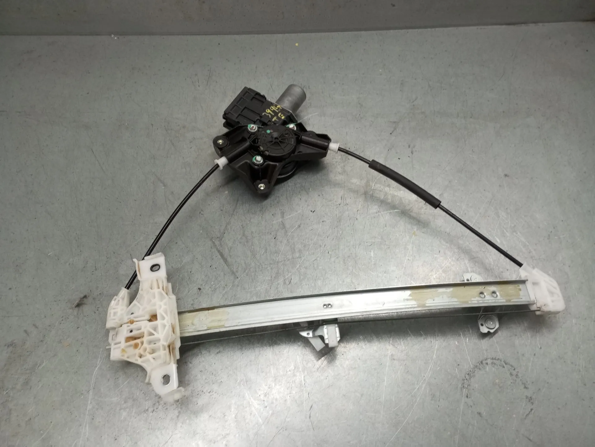 Elevalunas trasero izquierdo TOYOTA Yaris Cross (MXP_)