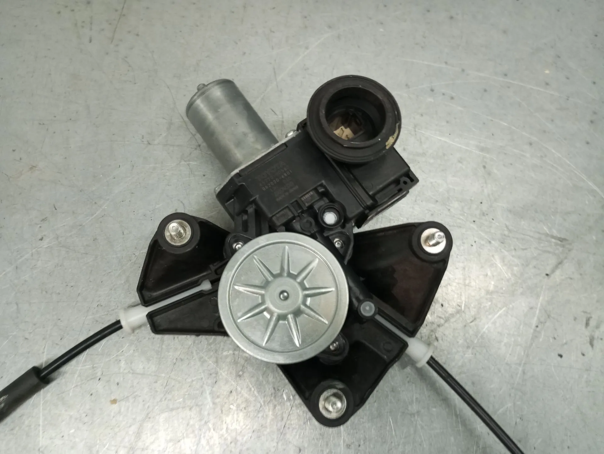 Elevalunas trasero izquierdo TOYOTA Yaris Cross (MXP_) Imagem-3