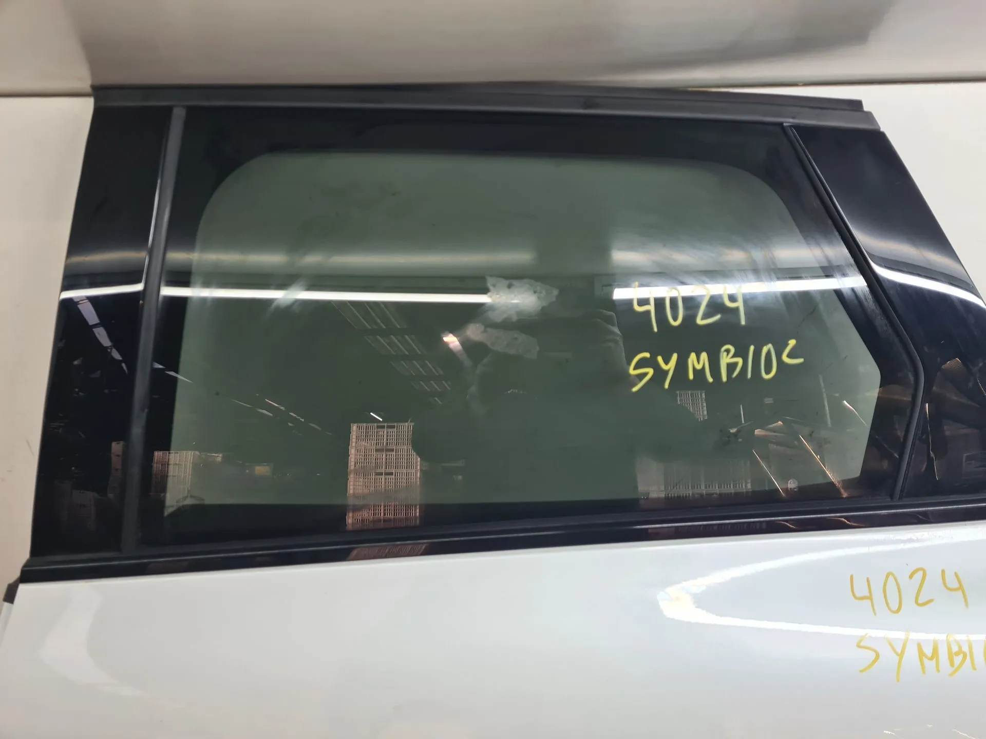 Left rear door glass RENAULT Symbioz