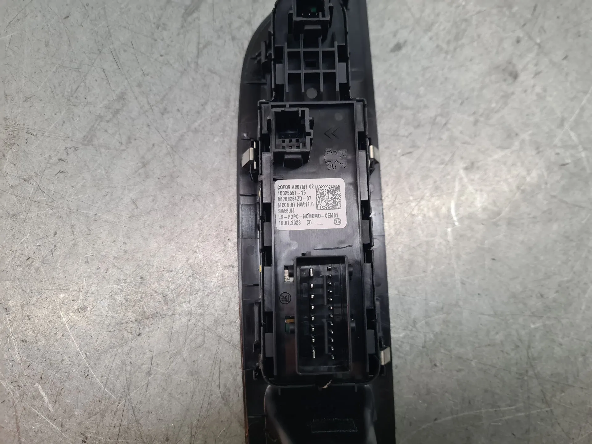 Comando / interruttore alzacristallo anteriore sinistro PEUGEOT 208 II Imagem-5