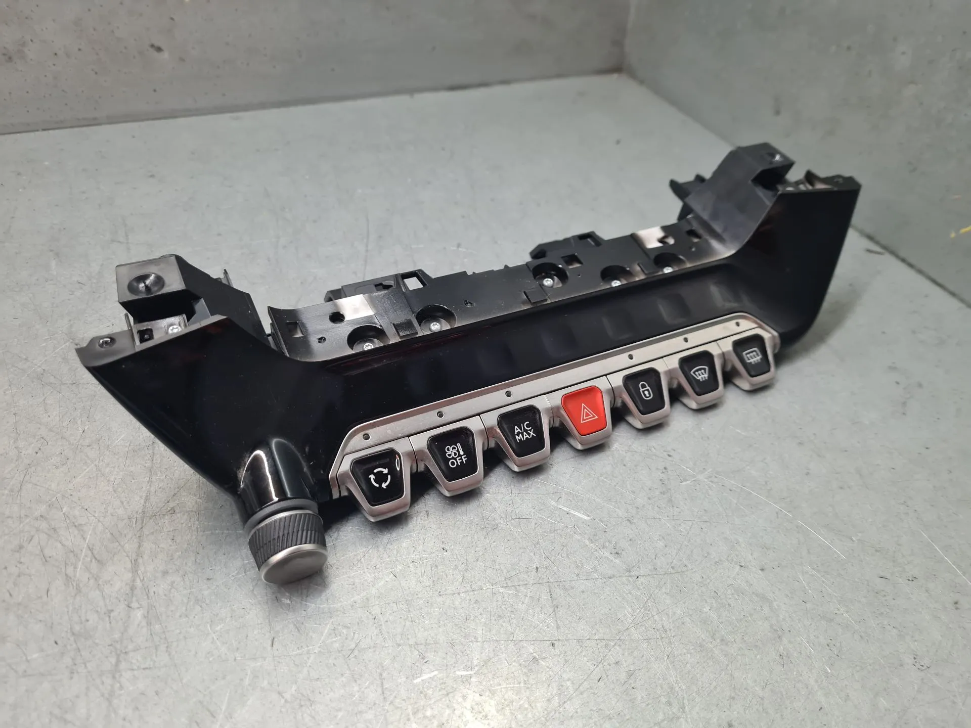 Kit Auto-rádio PEUGEOT 208 II Imagem-0