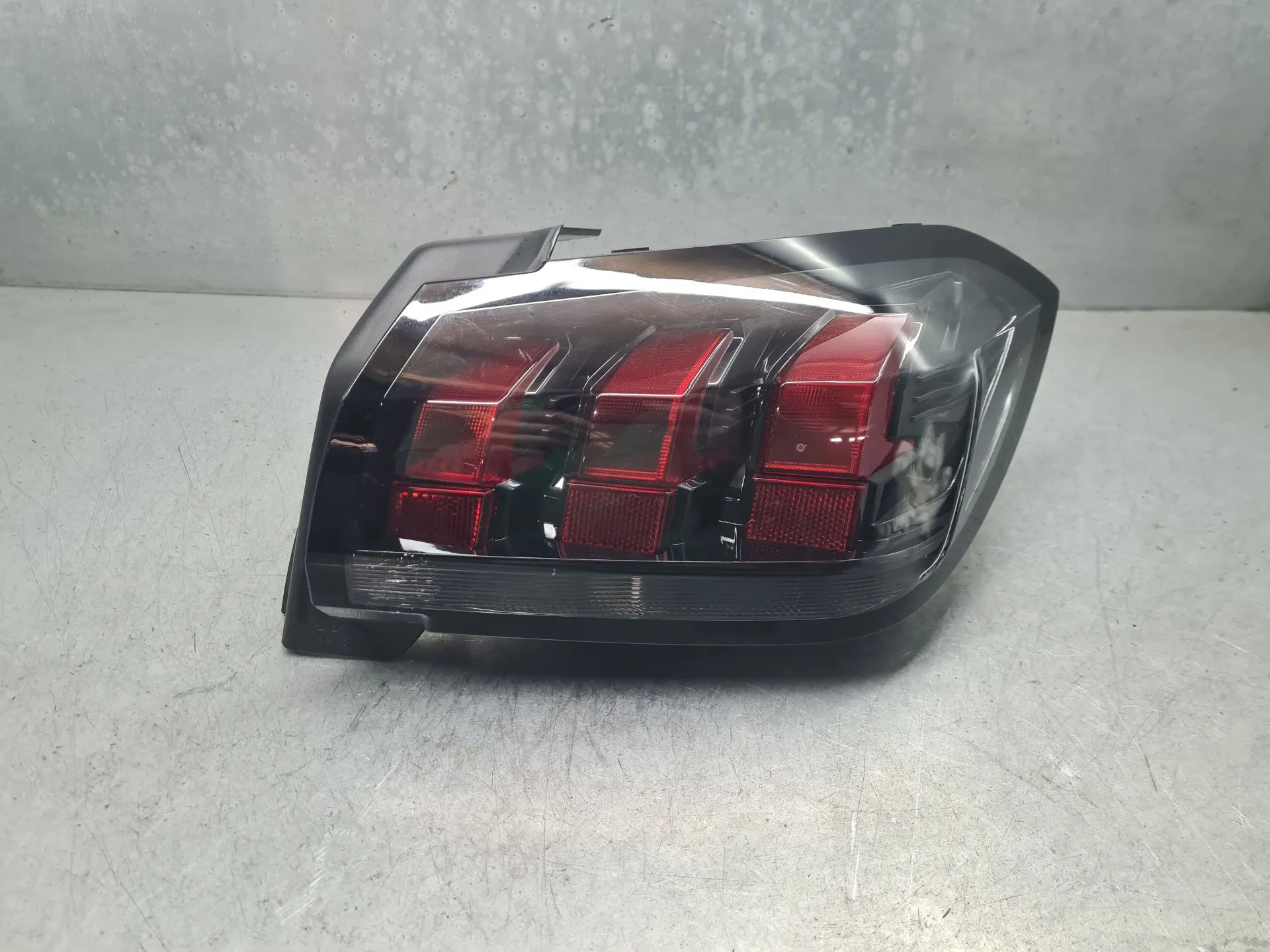 Feu arrière Droite PEUGEOT 208 II