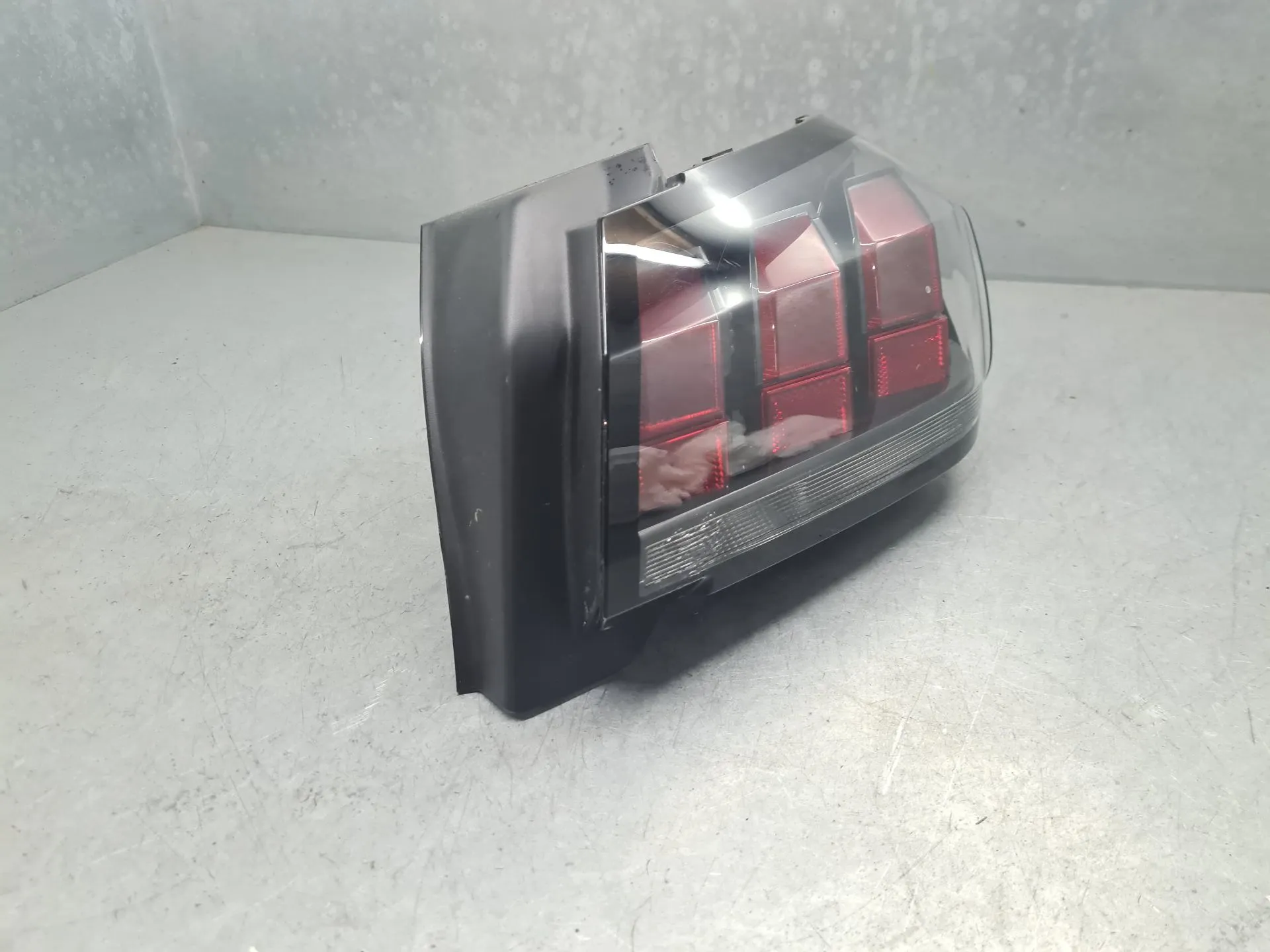 Feu arrière Droite PEUGEOT 208 II Imagem-2