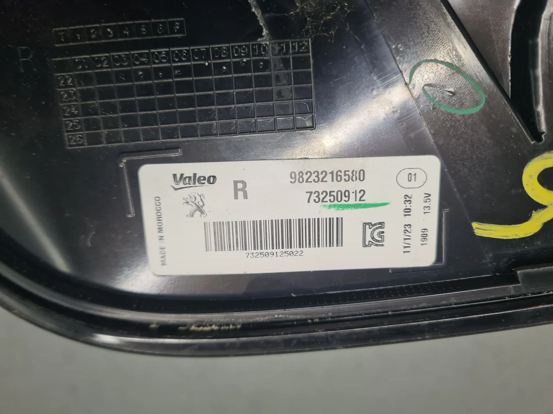 Feu arrière Droite PEUGEOT 208 II Imagem-8