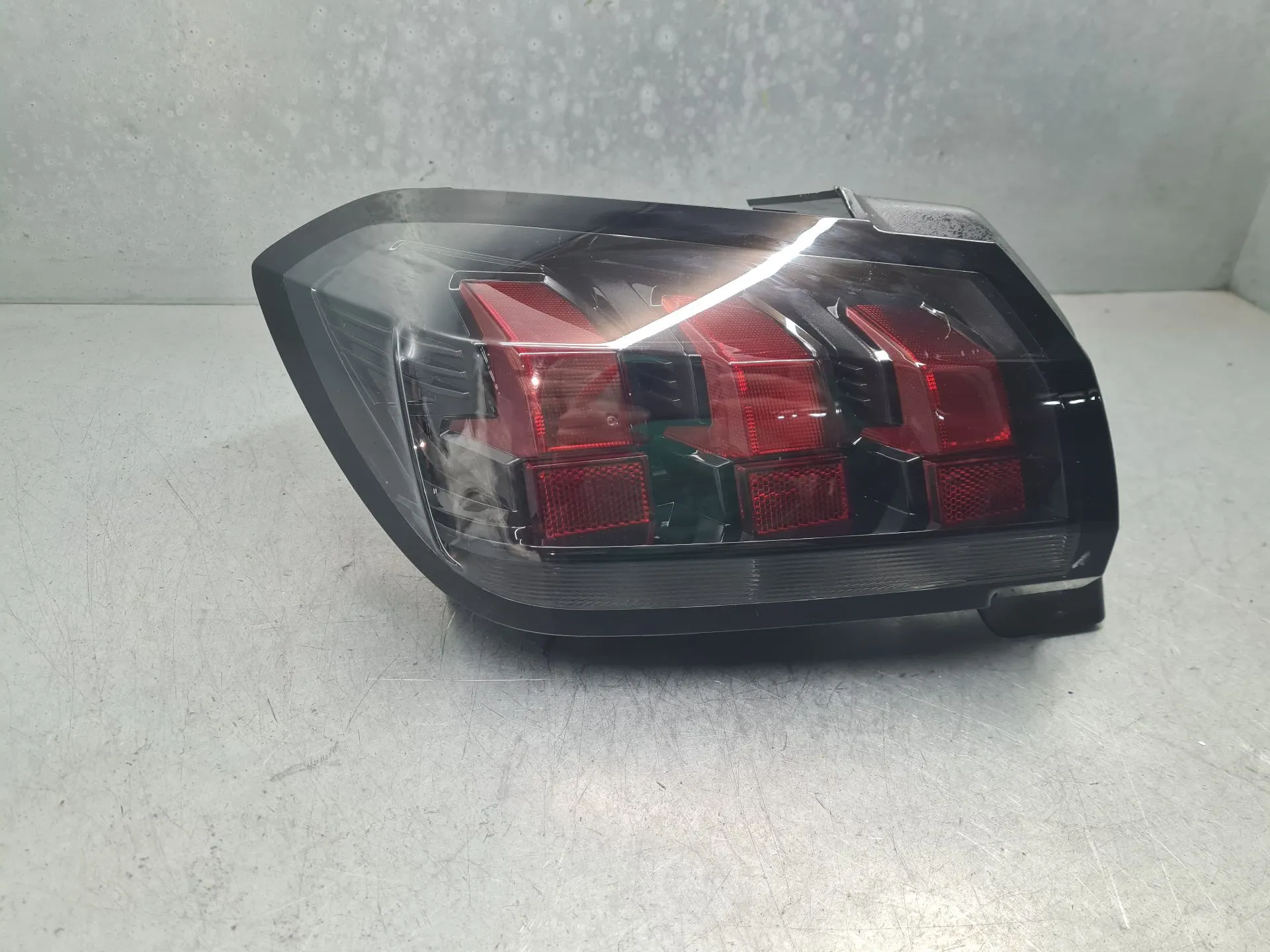 Feu arrière Gauche PEUGEOT 208 II