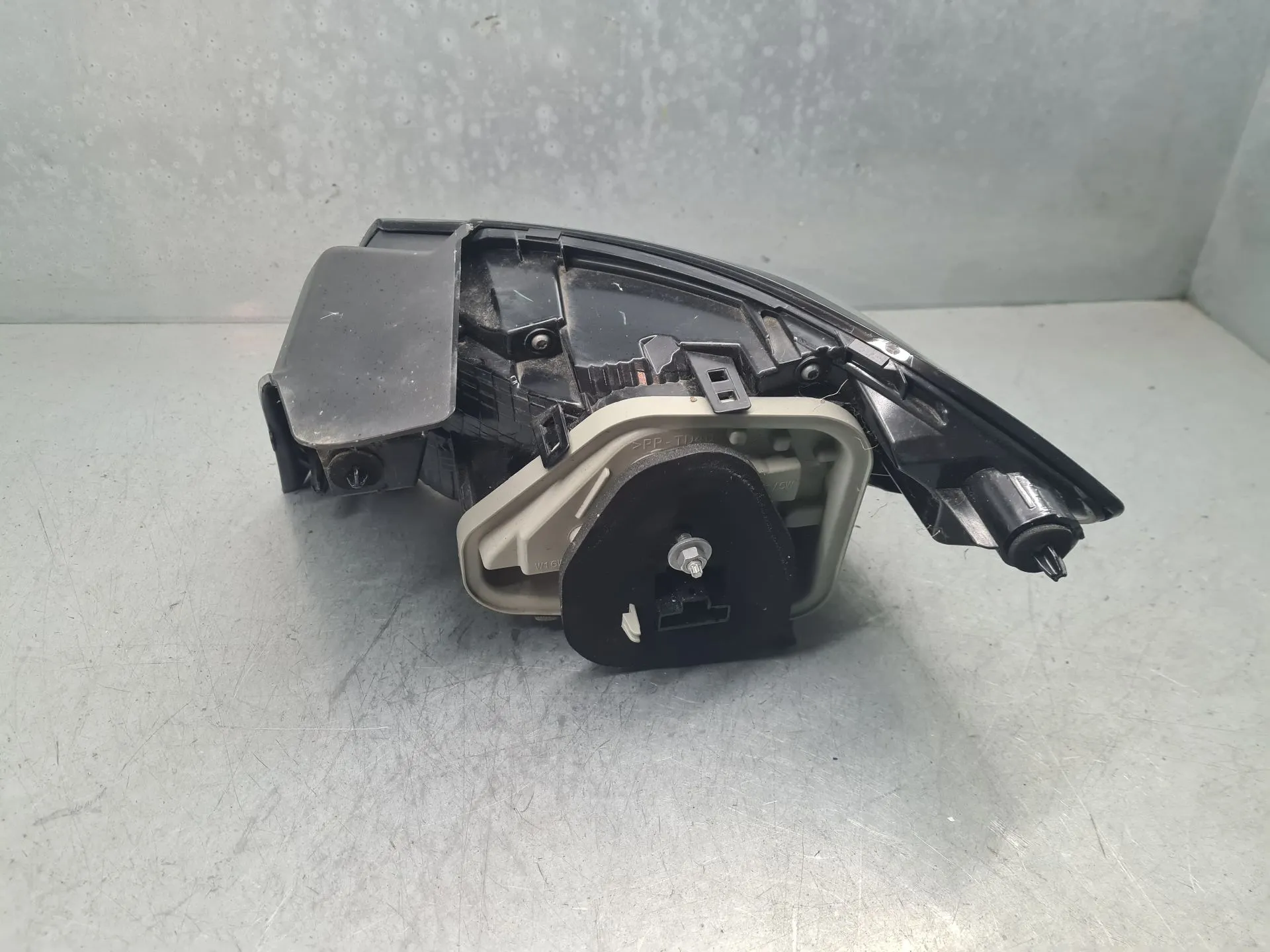 Feu arrière Gauche PEUGEOT 208 II Imagem-3