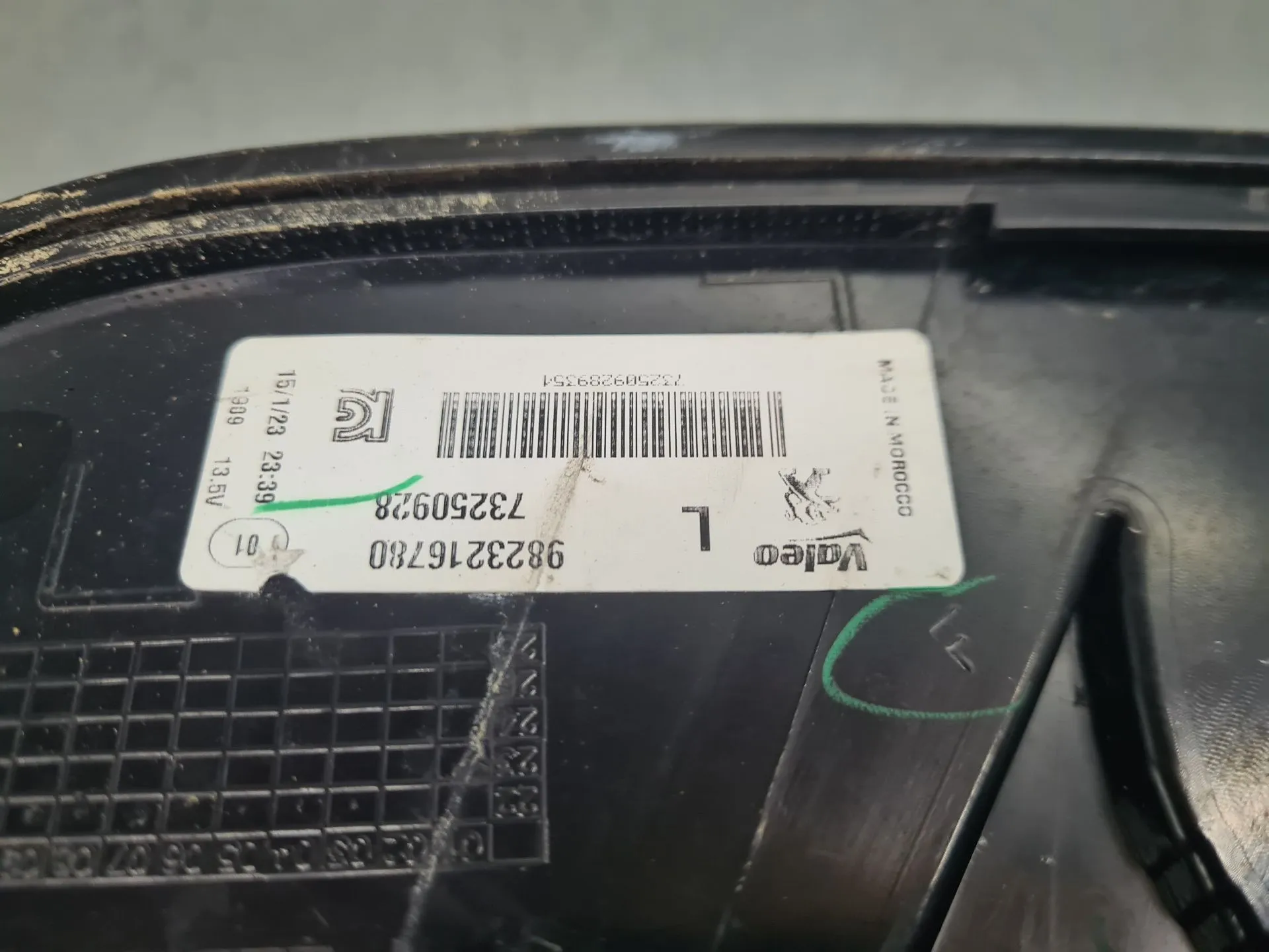 Feu arrière Gauche PEUGEOT 208 II Imagem-7