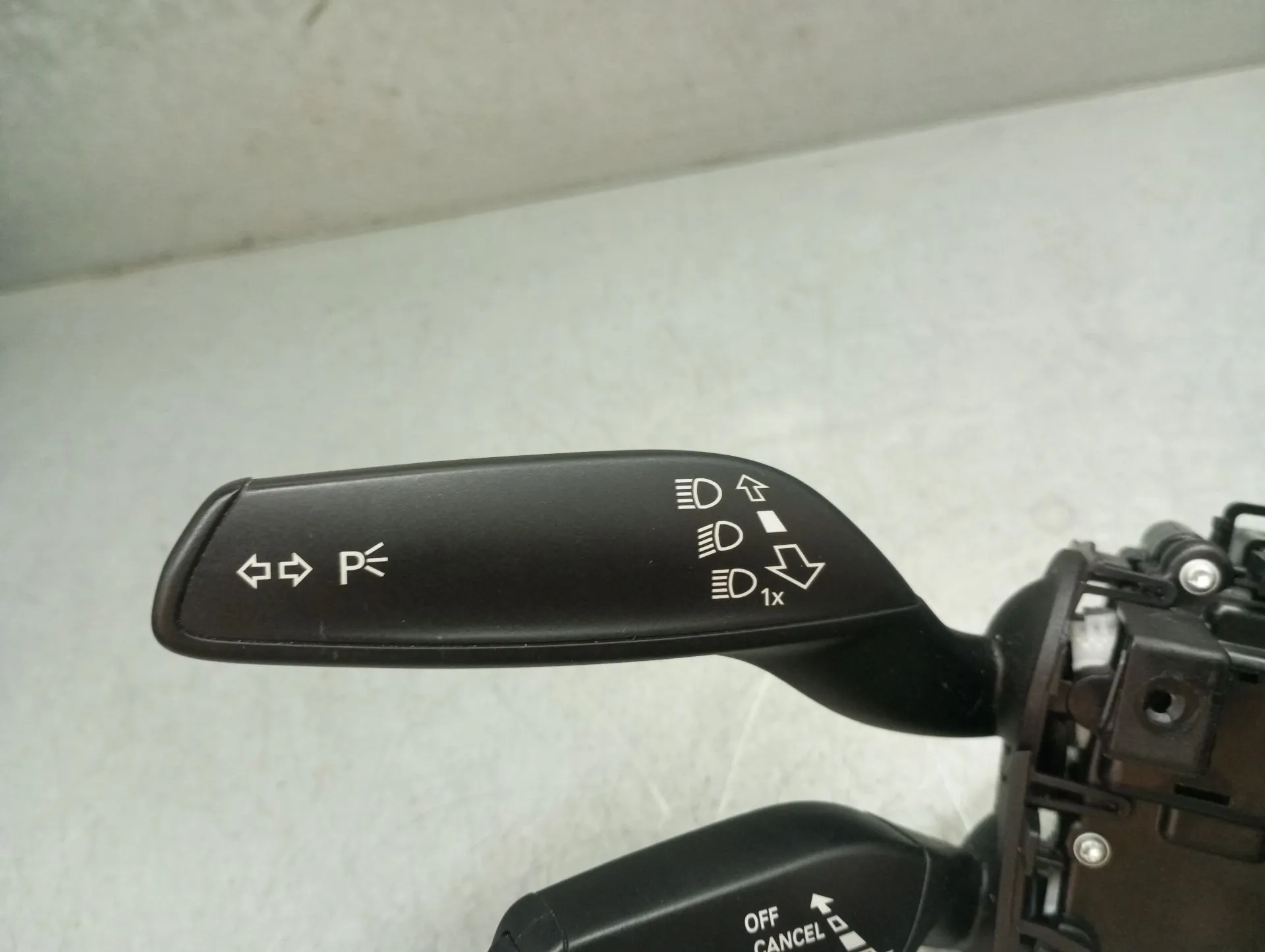 Light and wiper lever set AUDI A6 Allroad (4GH, 4GJ, C7) Imagem-2