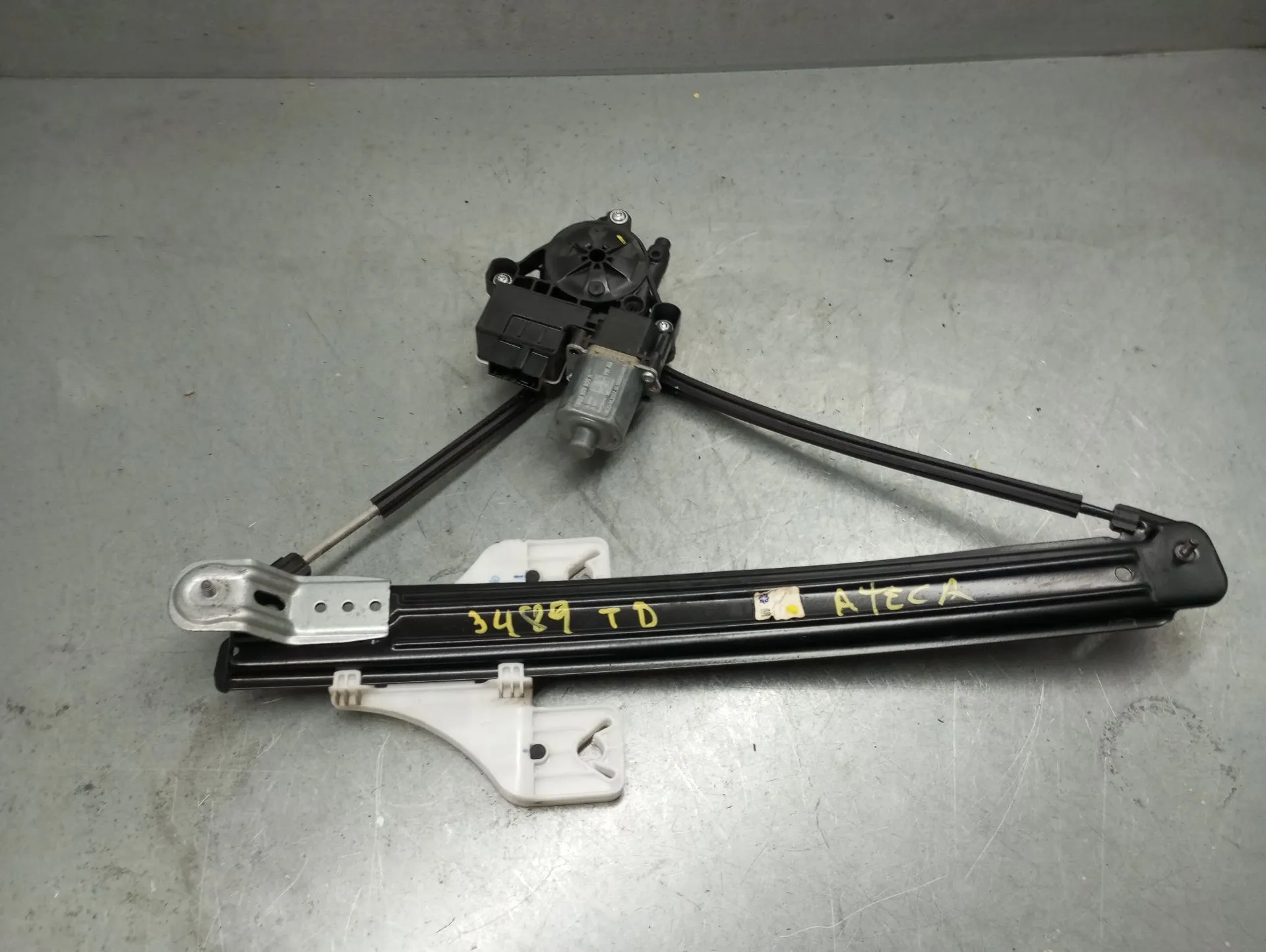 Elevalunas trasero derecho SEAT Ateca (KH7)