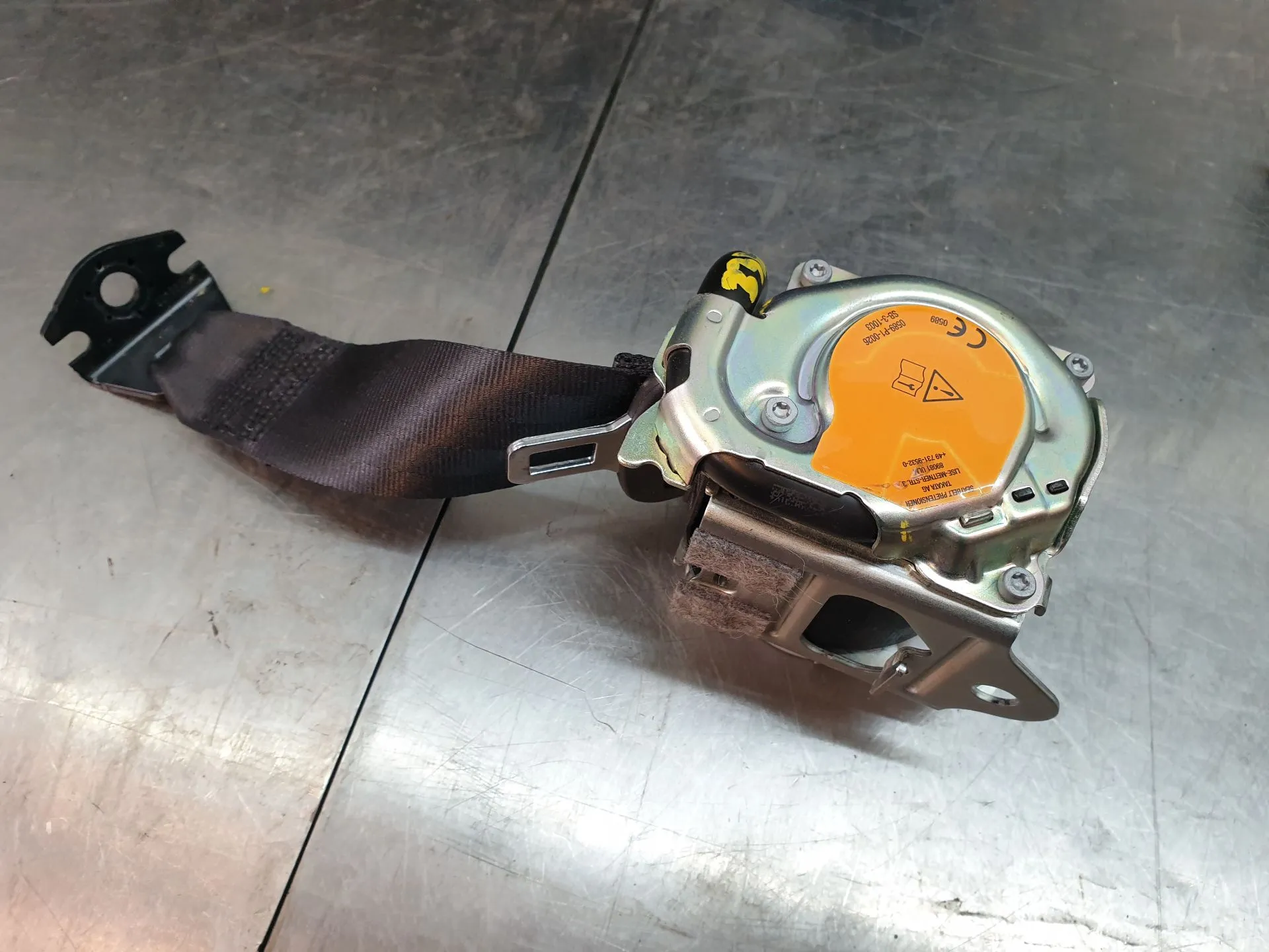 Prétensionneur de ceinture arrière gauche SEAT Arona (KJ7) Imagem-1
