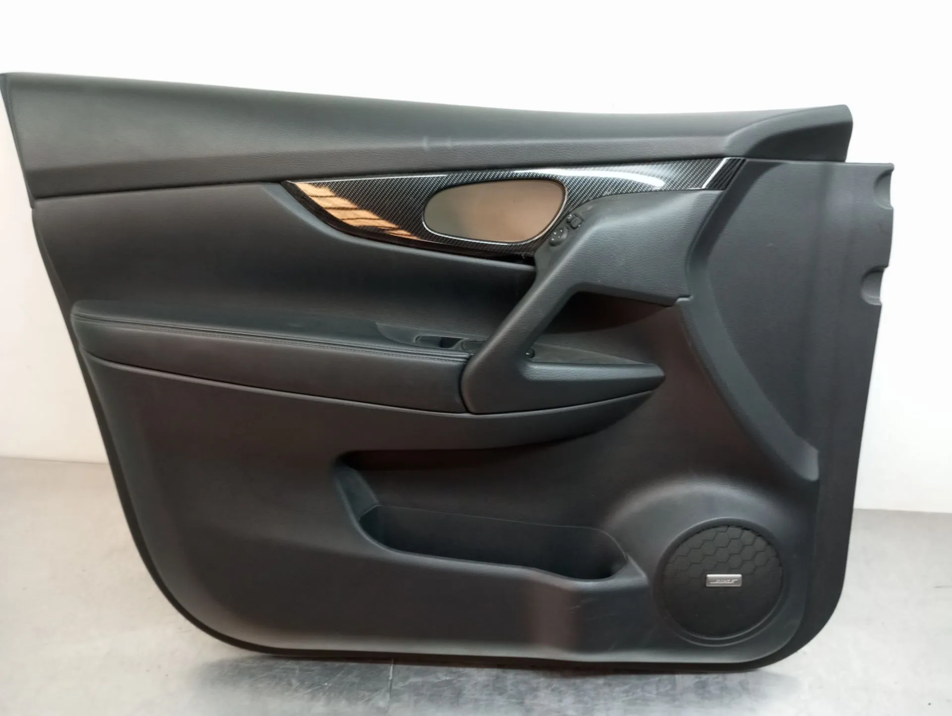 Panneau de porte avant gauche NISSAN Qashqai III (J12)