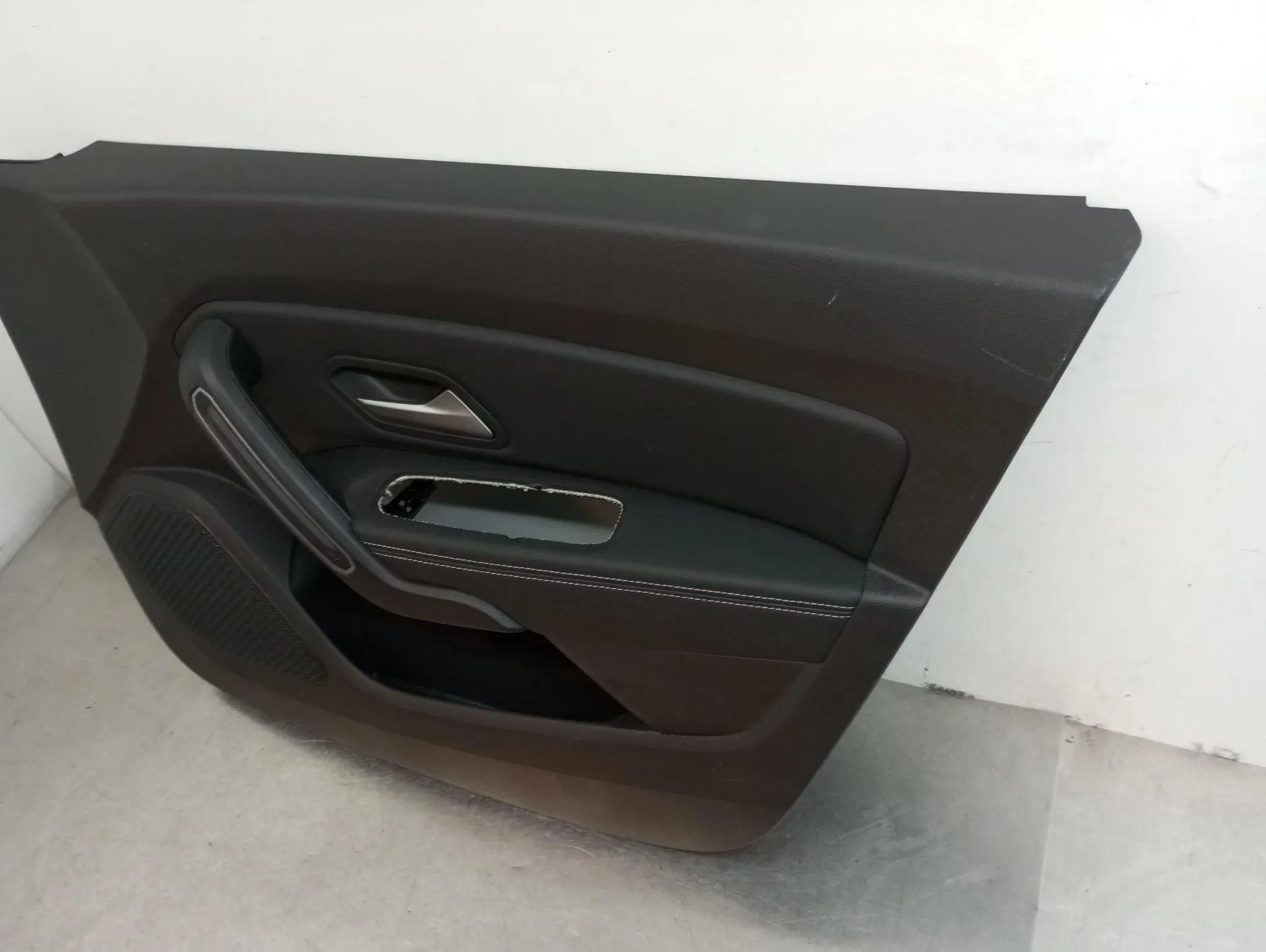 Forra porta / quartela frente direita DACIA Duster (HM_) Imagem-1