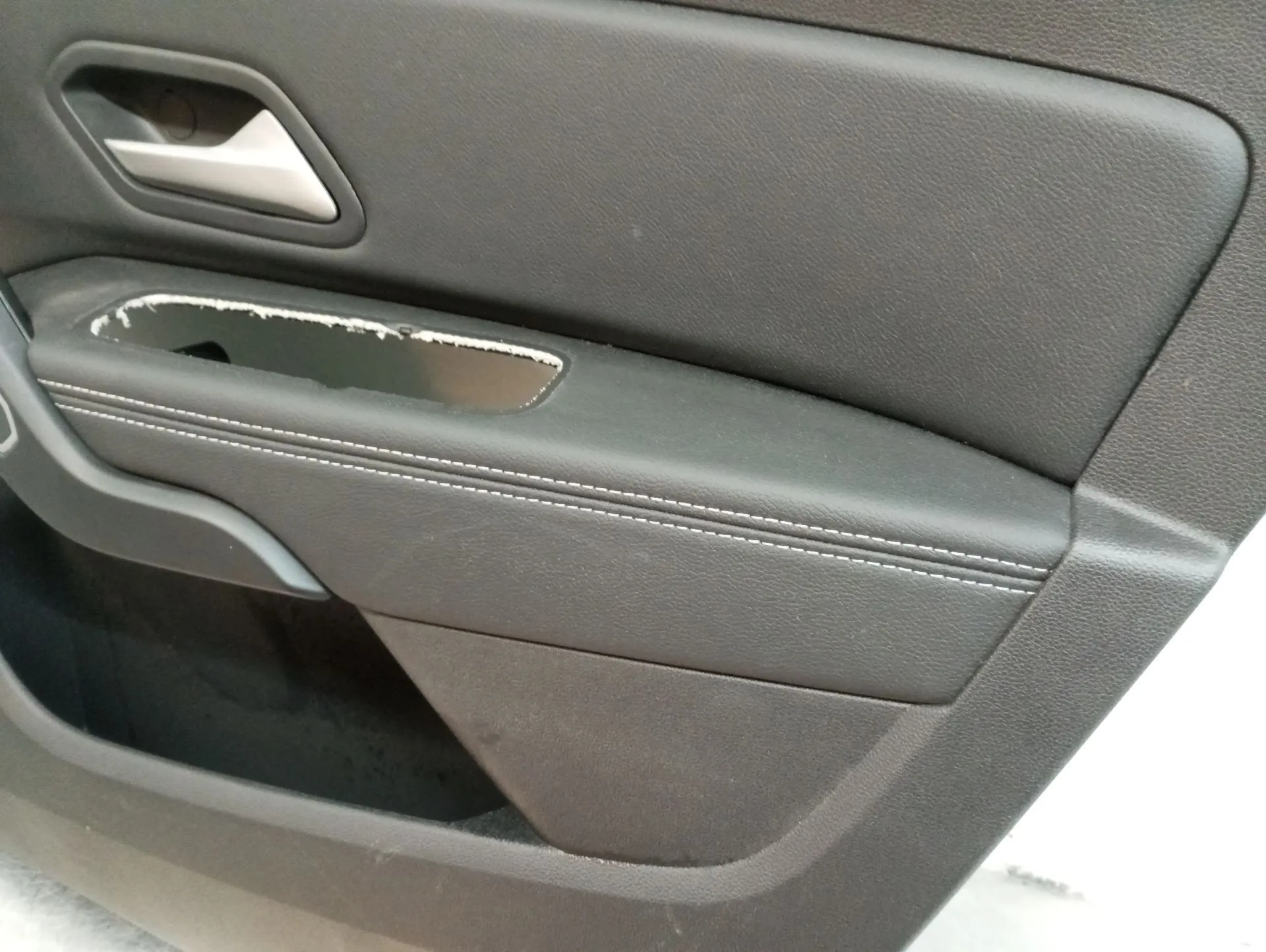 Forra porta / quartela frente direita DACIA Duster (HM_) Imagem-4