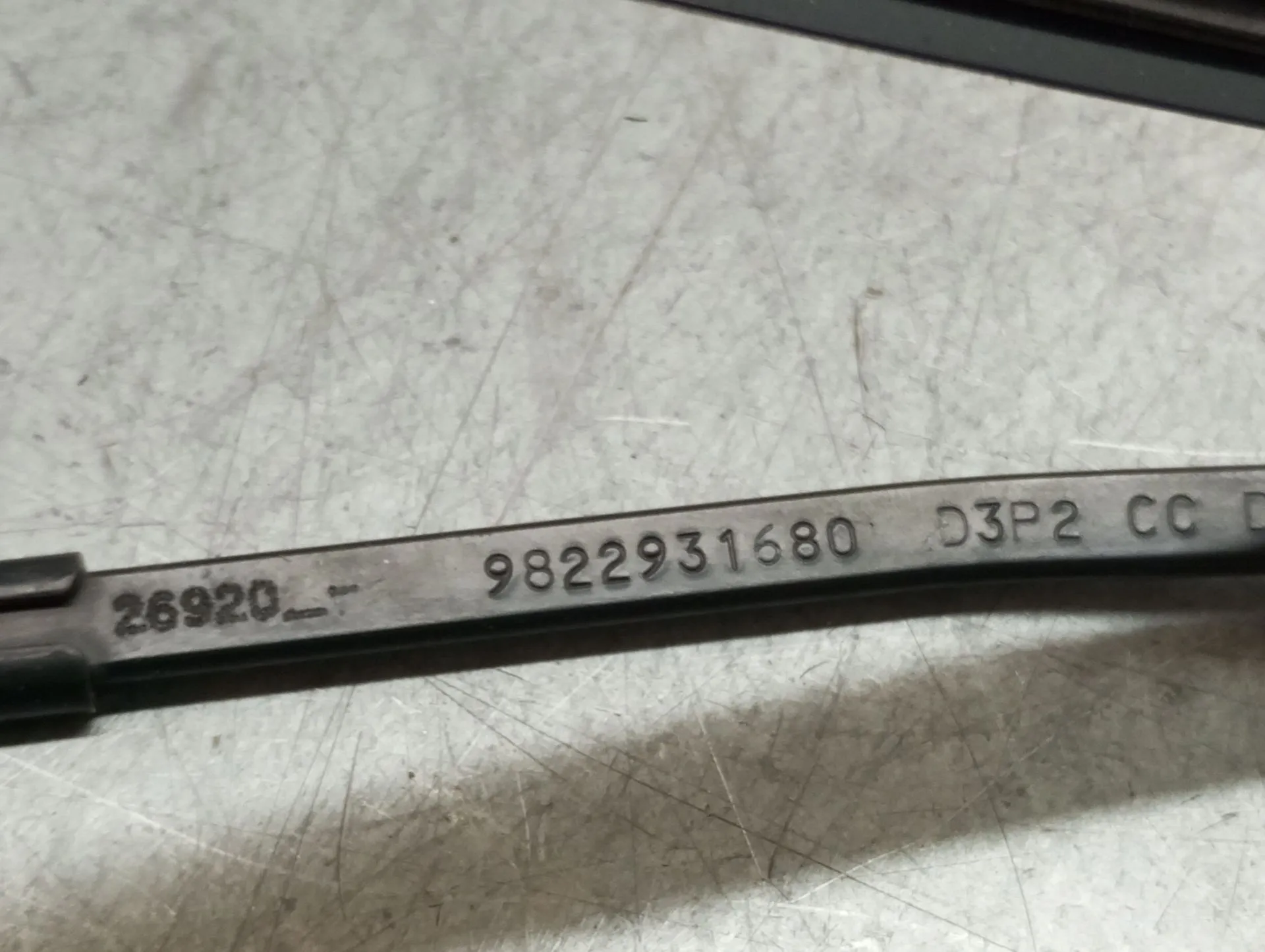 Brazo de limpiaparabrisas delantero derecho PEUGEOT 208 II Imagem-1