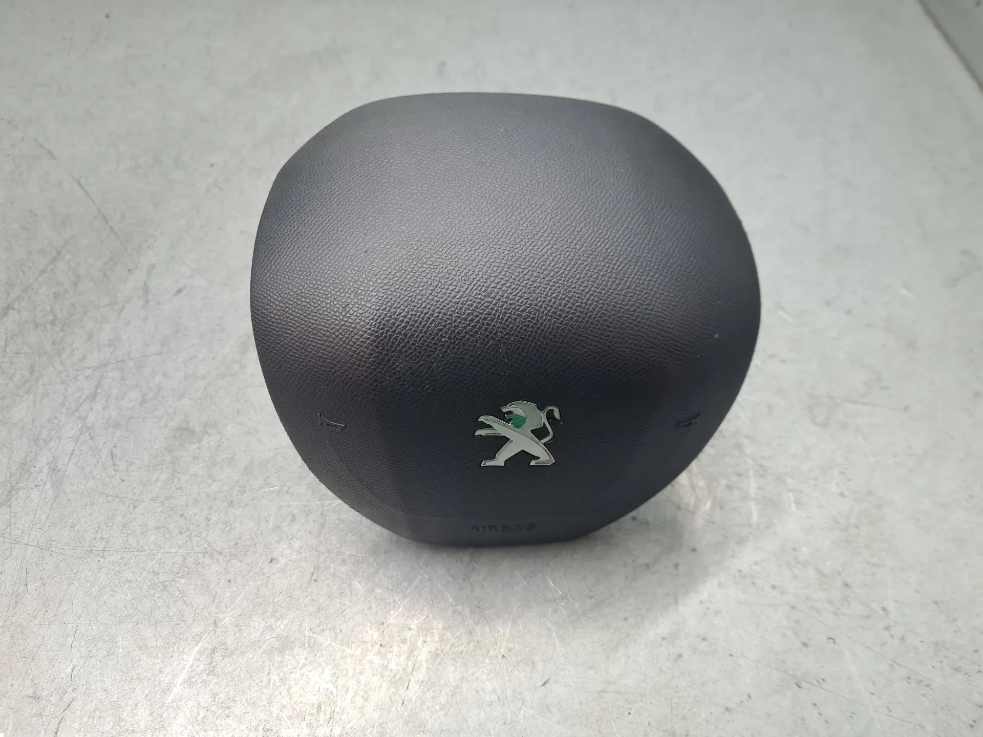 Airbag du Volant PEUGEOT 308 II Imagem-1