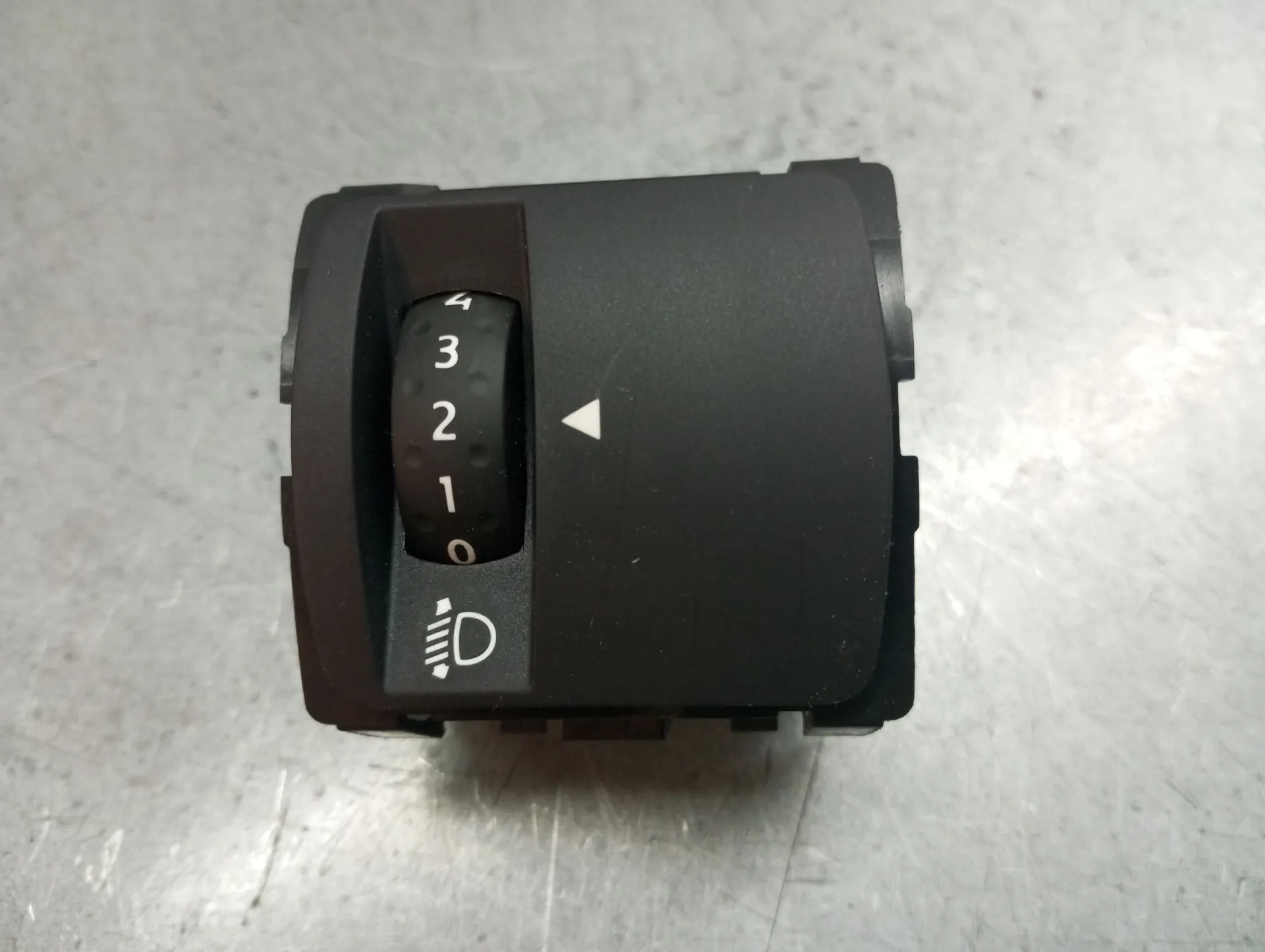 Bouton / interrupteur d'éclairage RENAULT Twingo III (BCM_)