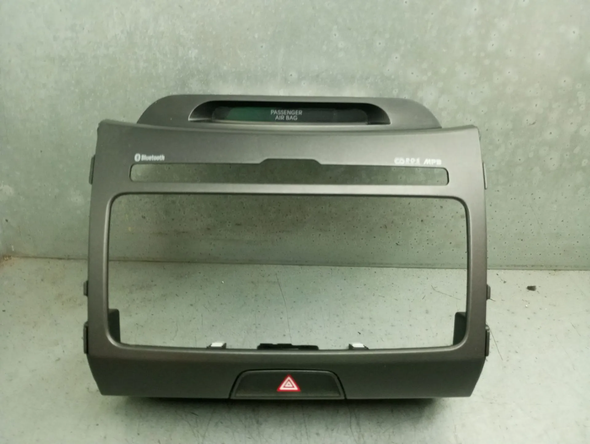 Moldura da consola central / rádio / aro KIA Sportage (SL)