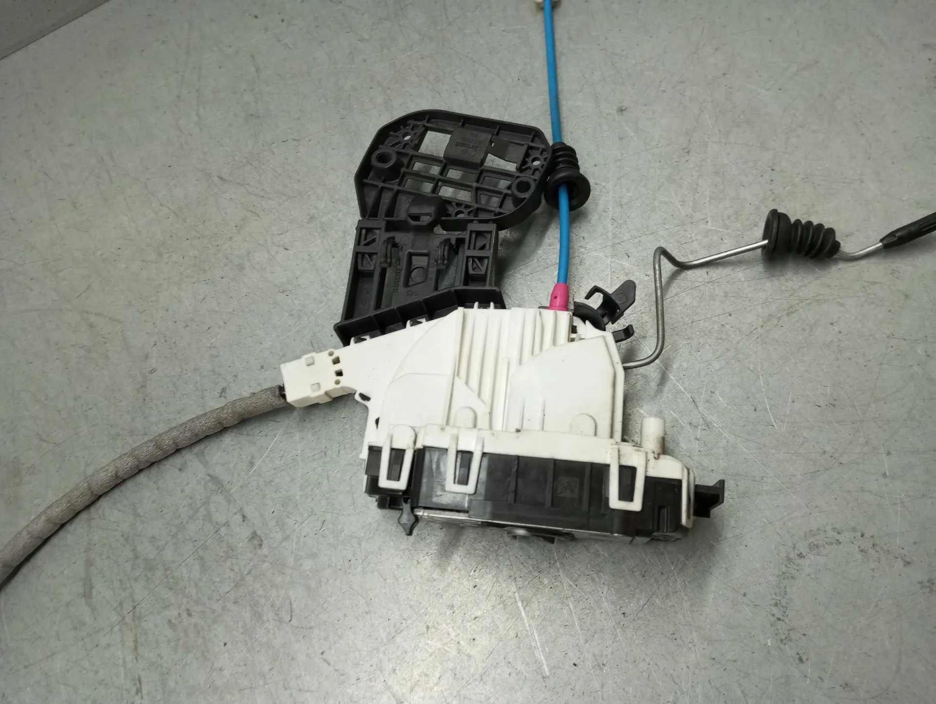 Fechadura / fecho porta trás esquerdo MERCEDES-BENZ Classe A (W176) Imagem-3