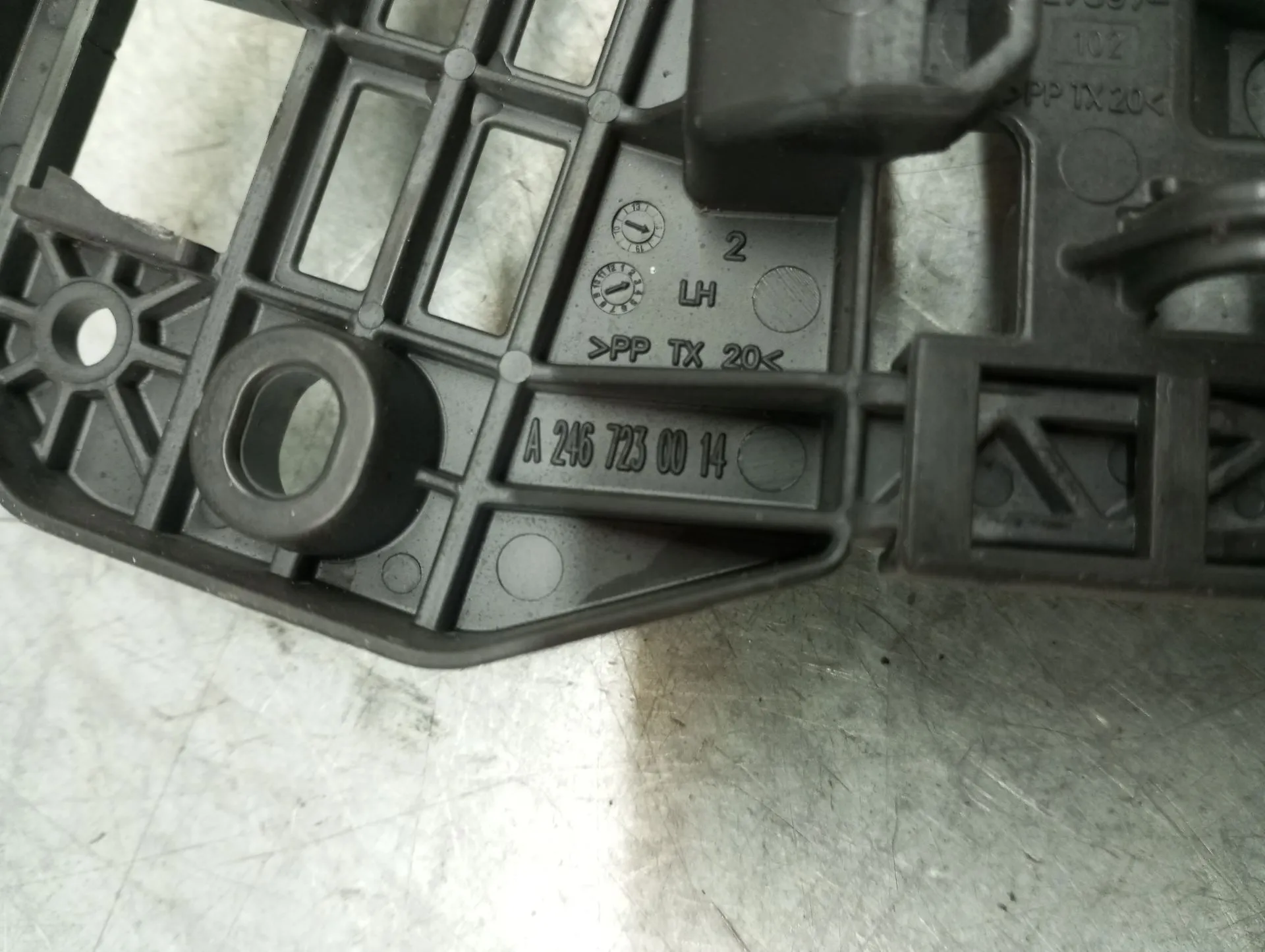 Fechadura / fecho porta trás esquerdo MERCEDES-BENZ Classe A (W176) Imagem-4