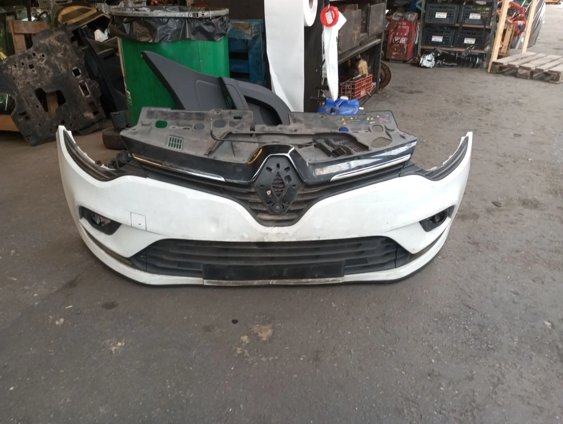 Front Bumper RENAULT Clio IV (BH_)