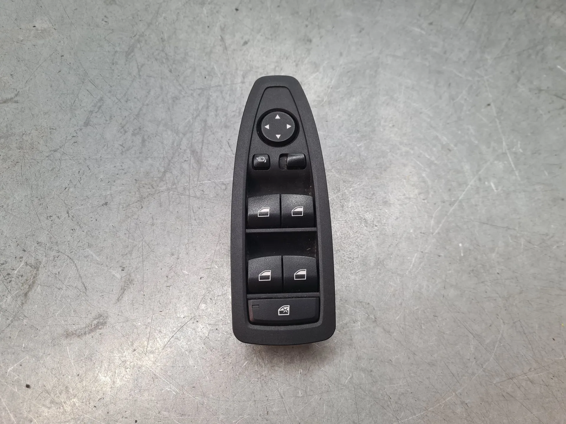 Left Front window control BMW X2 (F39)