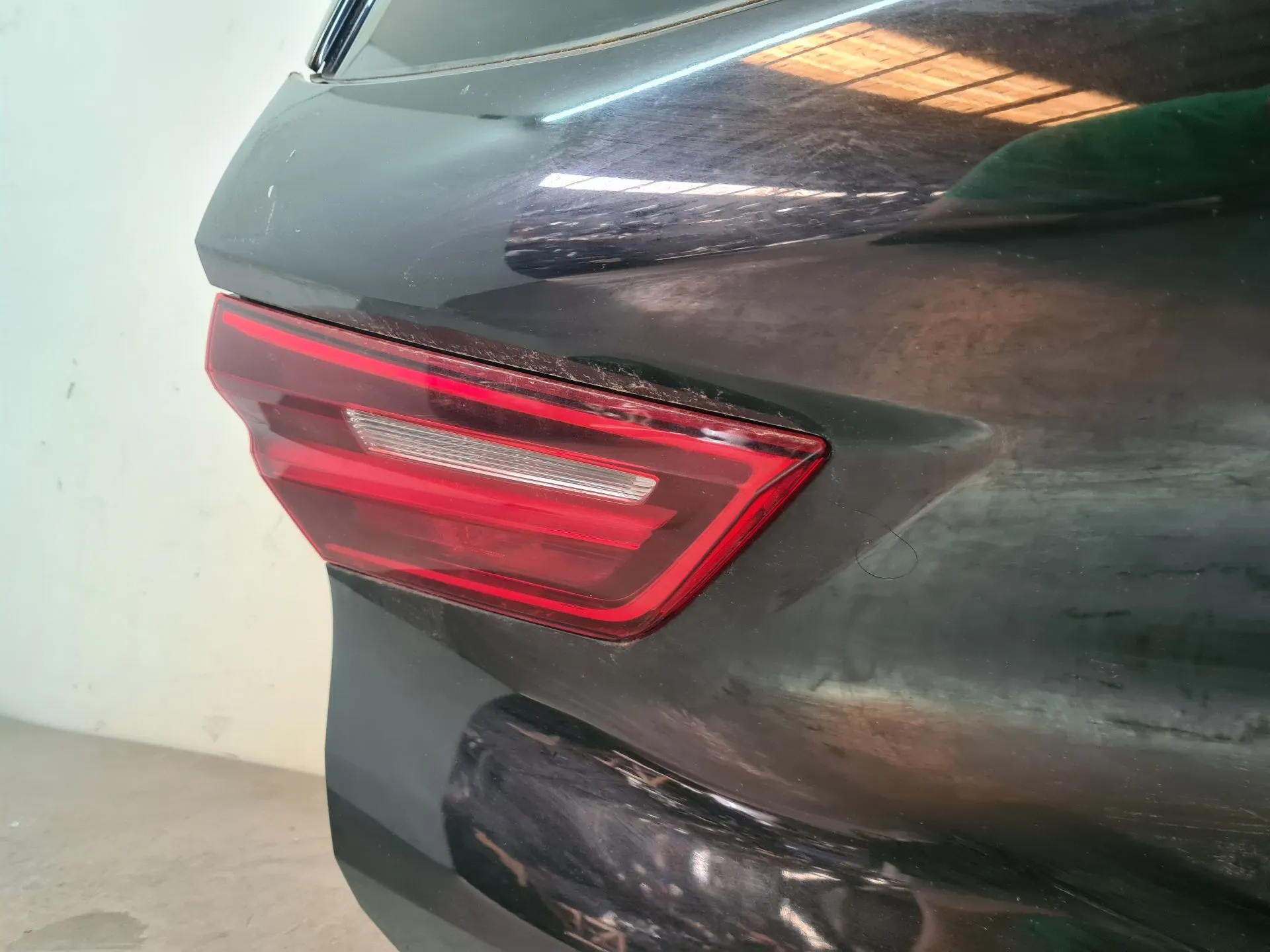 Left Tailgate light  BMW X2 (F39) Imagem-1