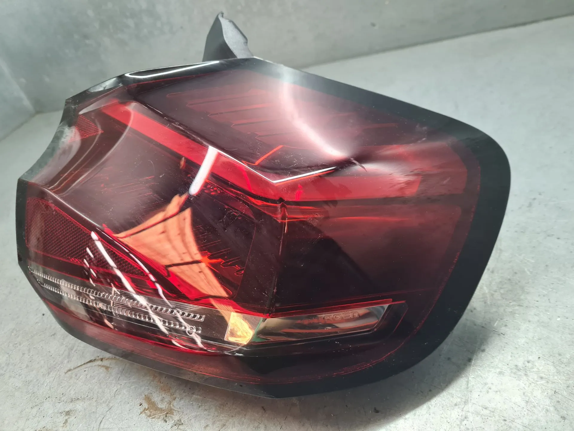 Right Tail light CITROËN C4 III Imagem-1