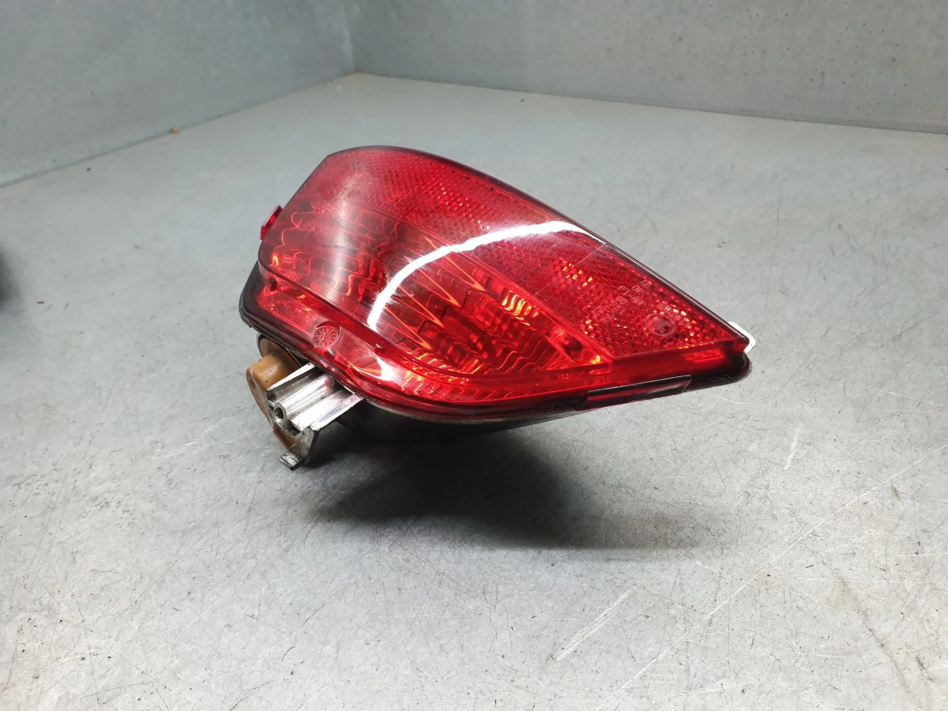 Left rear fog light RENAULT Megane IV (B9A/M_) Imagem-1