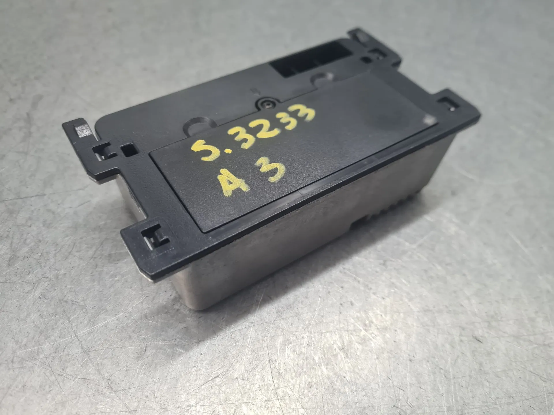 Generic Unit Module AUDI A3 Sportback (8YA) Imagem-3