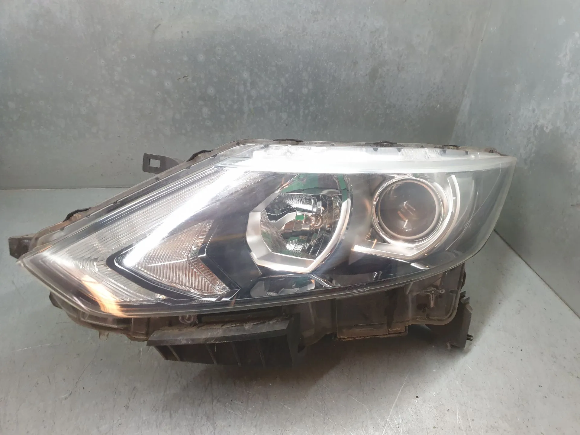 Faro anteriore sinistro NISSAN Qashqai II (J11)