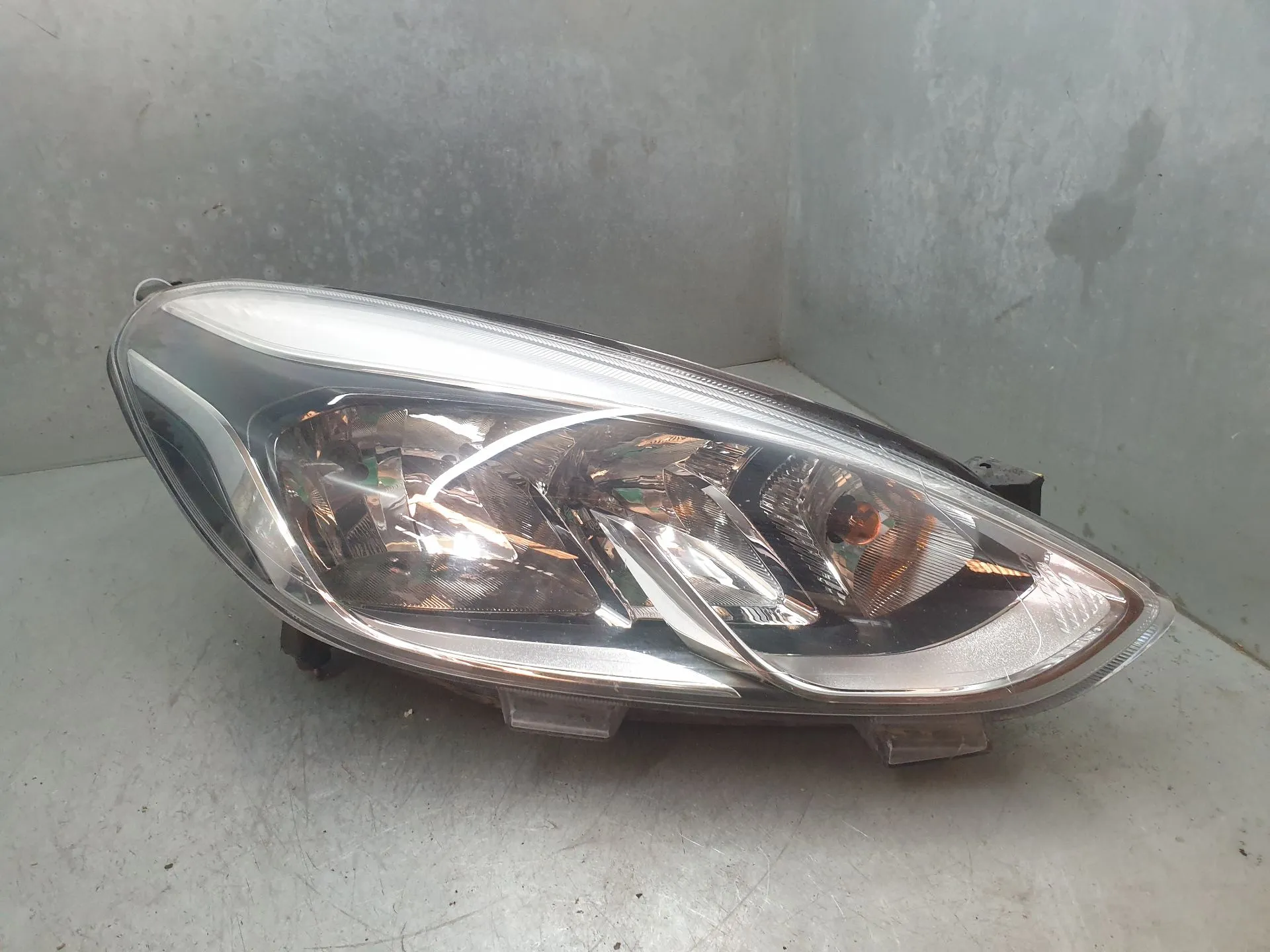Faro anteriore destro FORD Fiesta VII (HJ, HF)