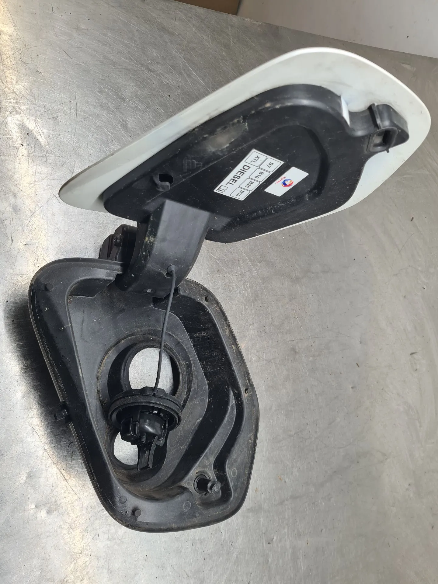 Tappo serbatoio carburante PEUGEOT 208 II Imagem-1