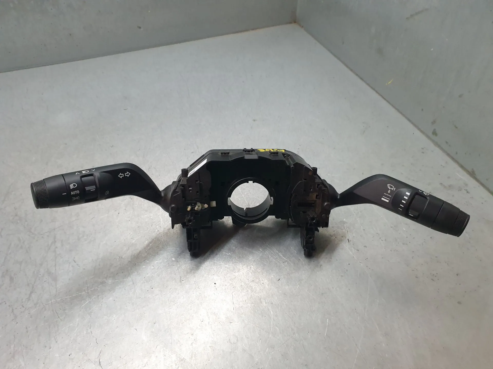 Ensemble leviers d'éclairage et essuie-glace RENAULT Austral Imagem-1