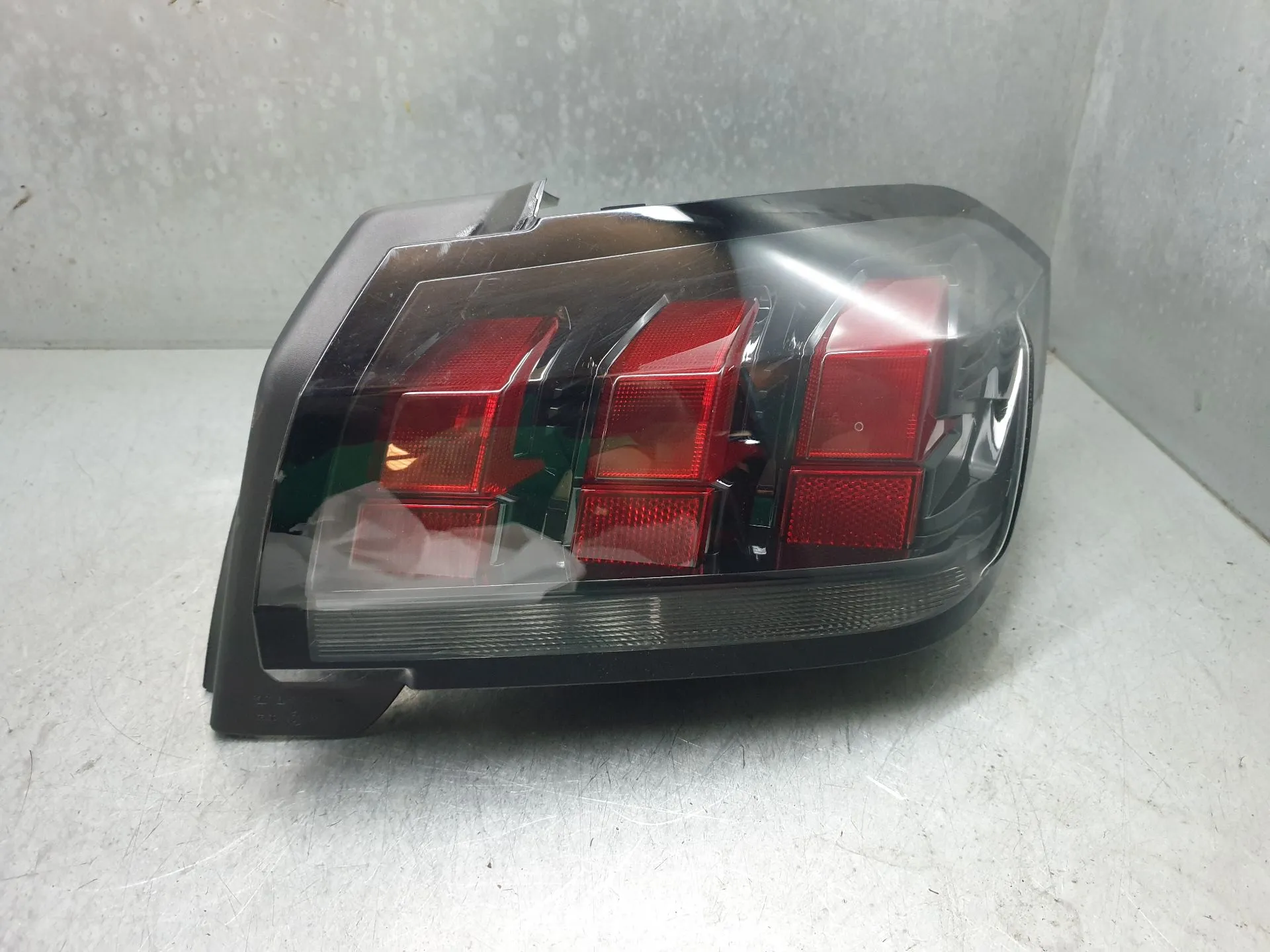 Feu arrière Droite PEUGEOT 208 II